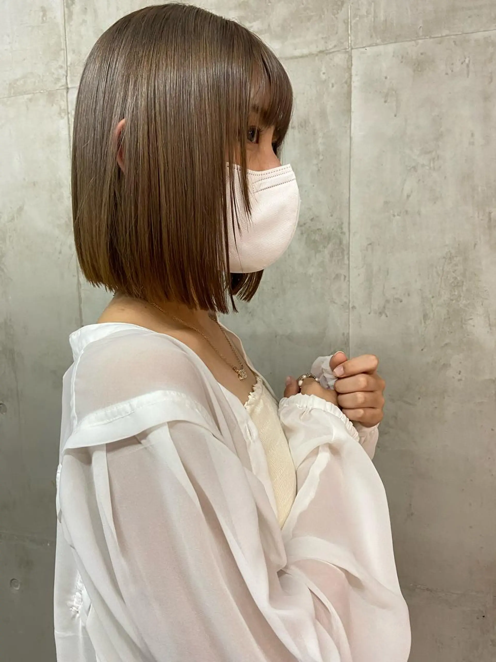 ショート カラー ベージュカラー ブリーチ ハイトーンカラー ミルクティーベージュ ボブ SALTWATER AYARIのヘアスタイル
