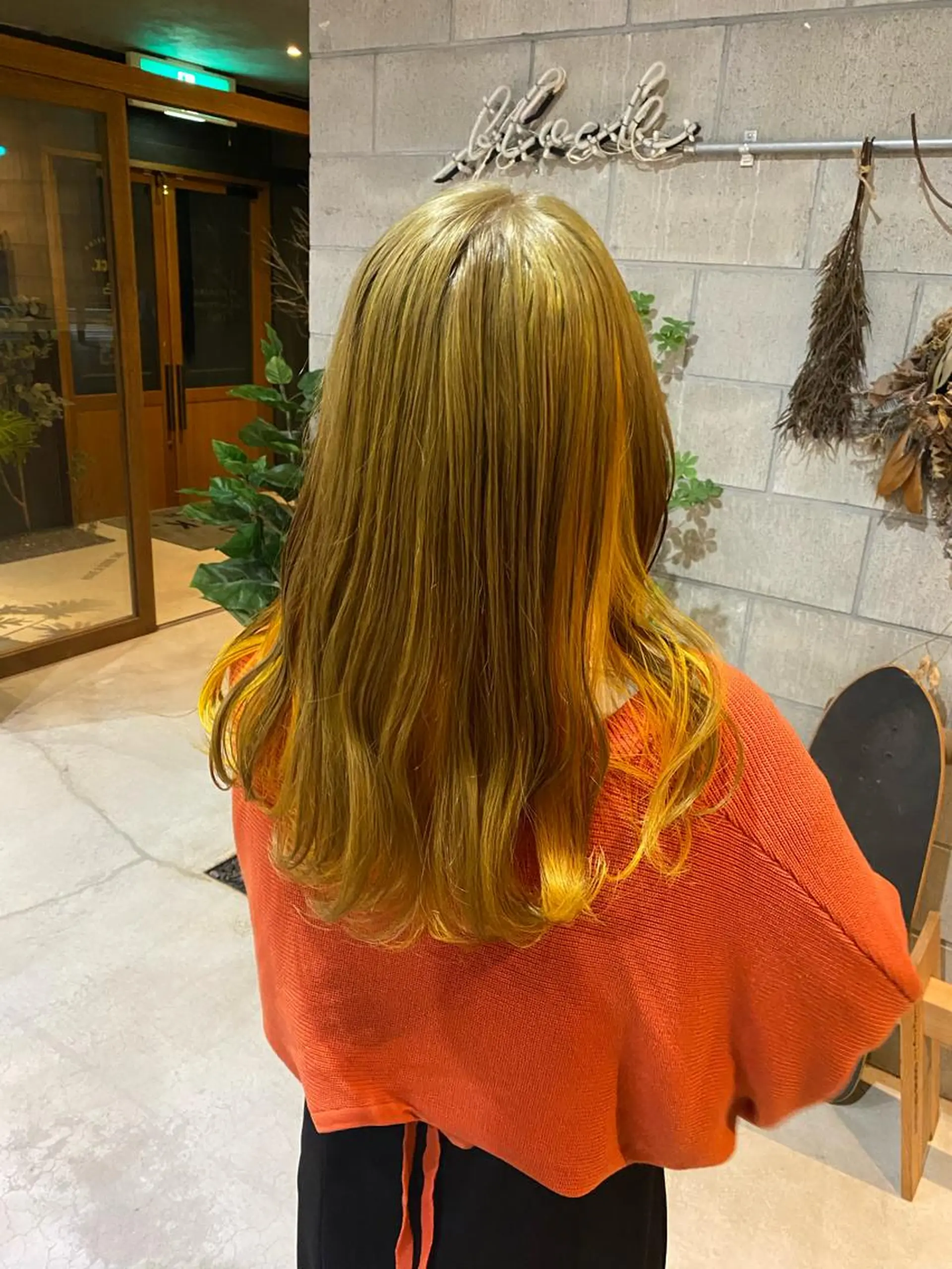 ロング イエローカラー 艶髪・透明感カラー・ 韓国ヘア・Yuriのヘアスタイル