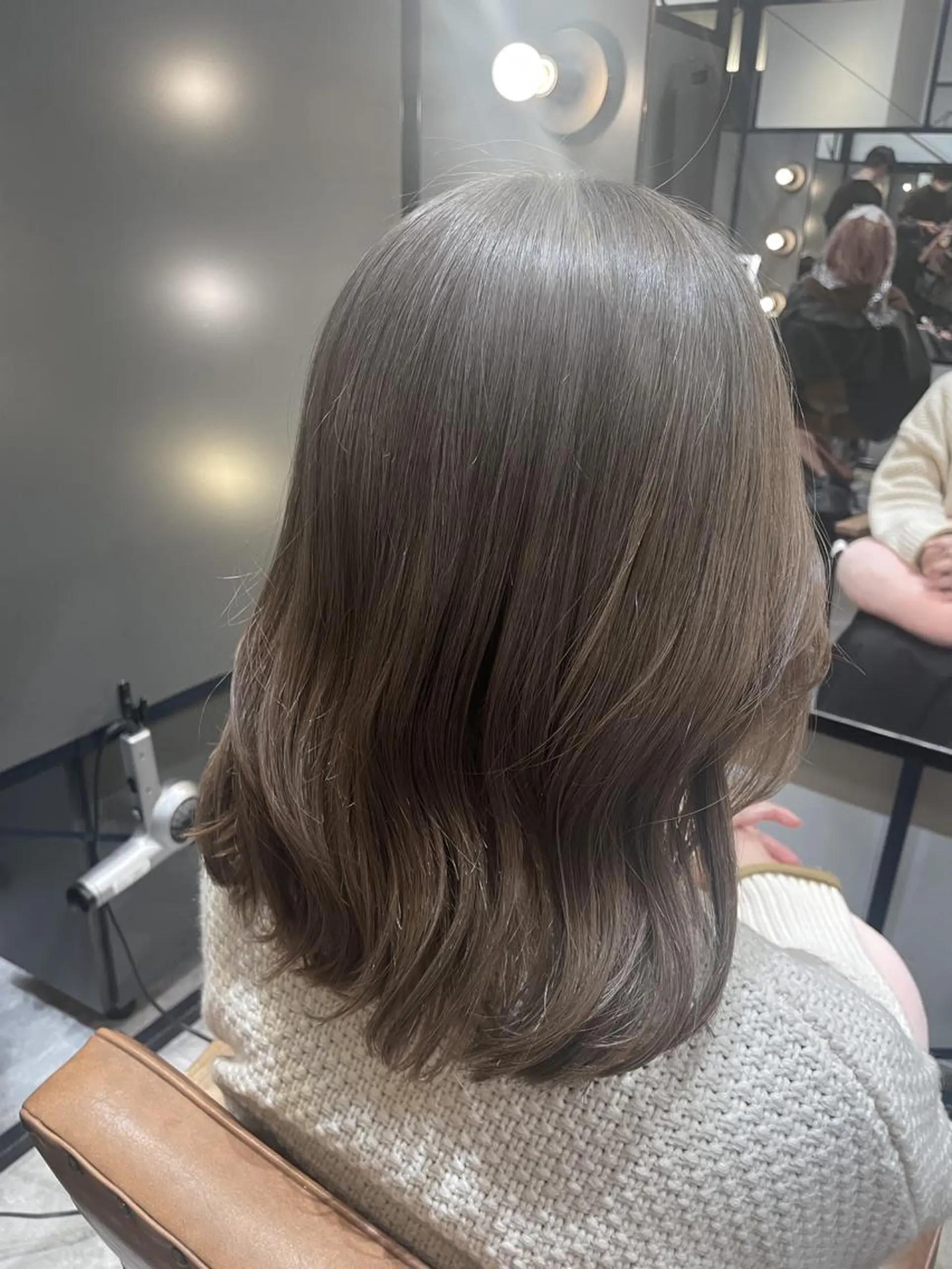 ミディアム カラー グレージュ シルバー シルバーグレージュ カット ヘアカラー トリートメント INCE HAIR ひらい なつきのヘアスタイル