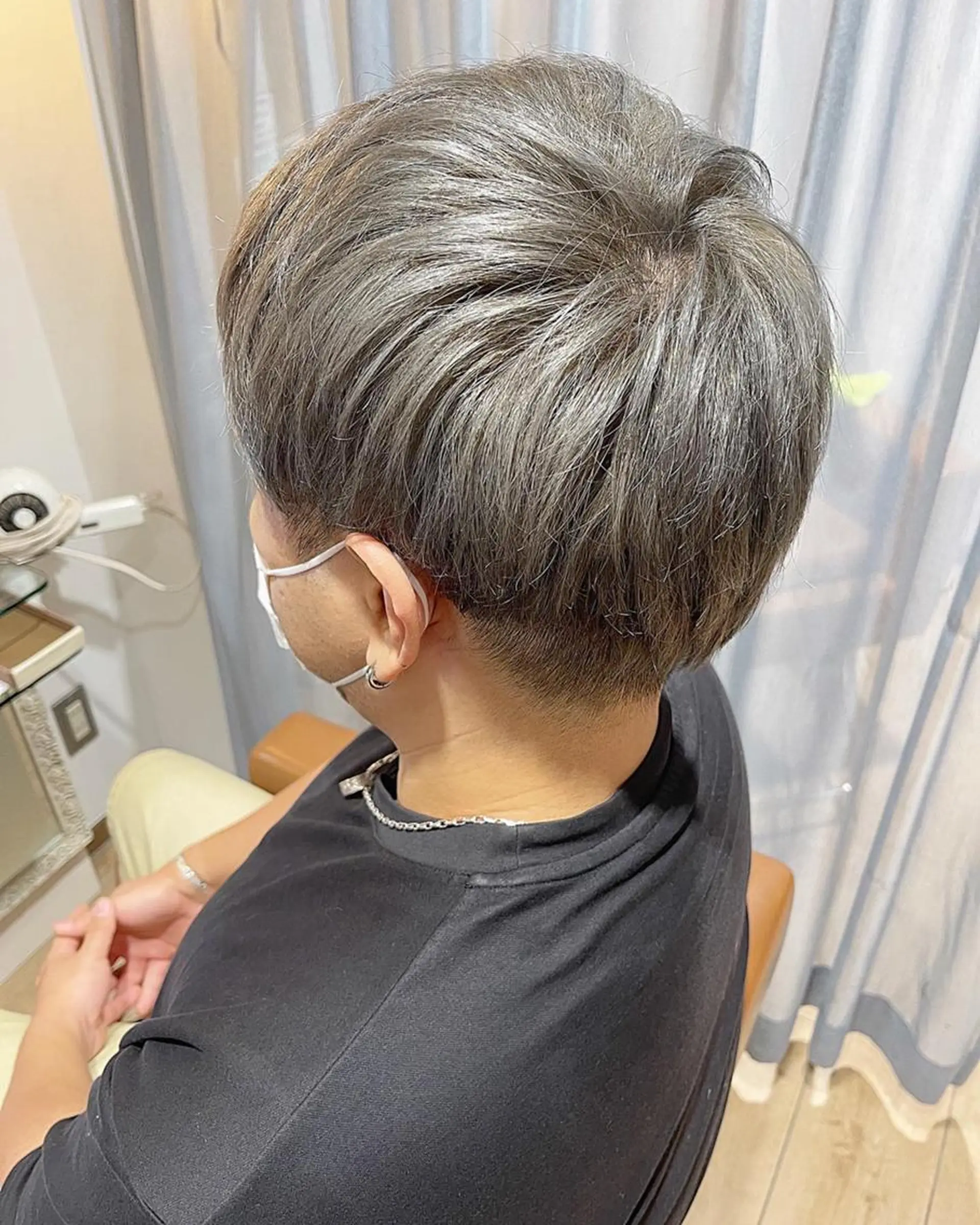 カラー ショートボブ バレイヤージュ 黒髪 ブリーチ ブルーカラー 🫧髪質改善艶カラー _マエダ 🫧のヘアスタイル