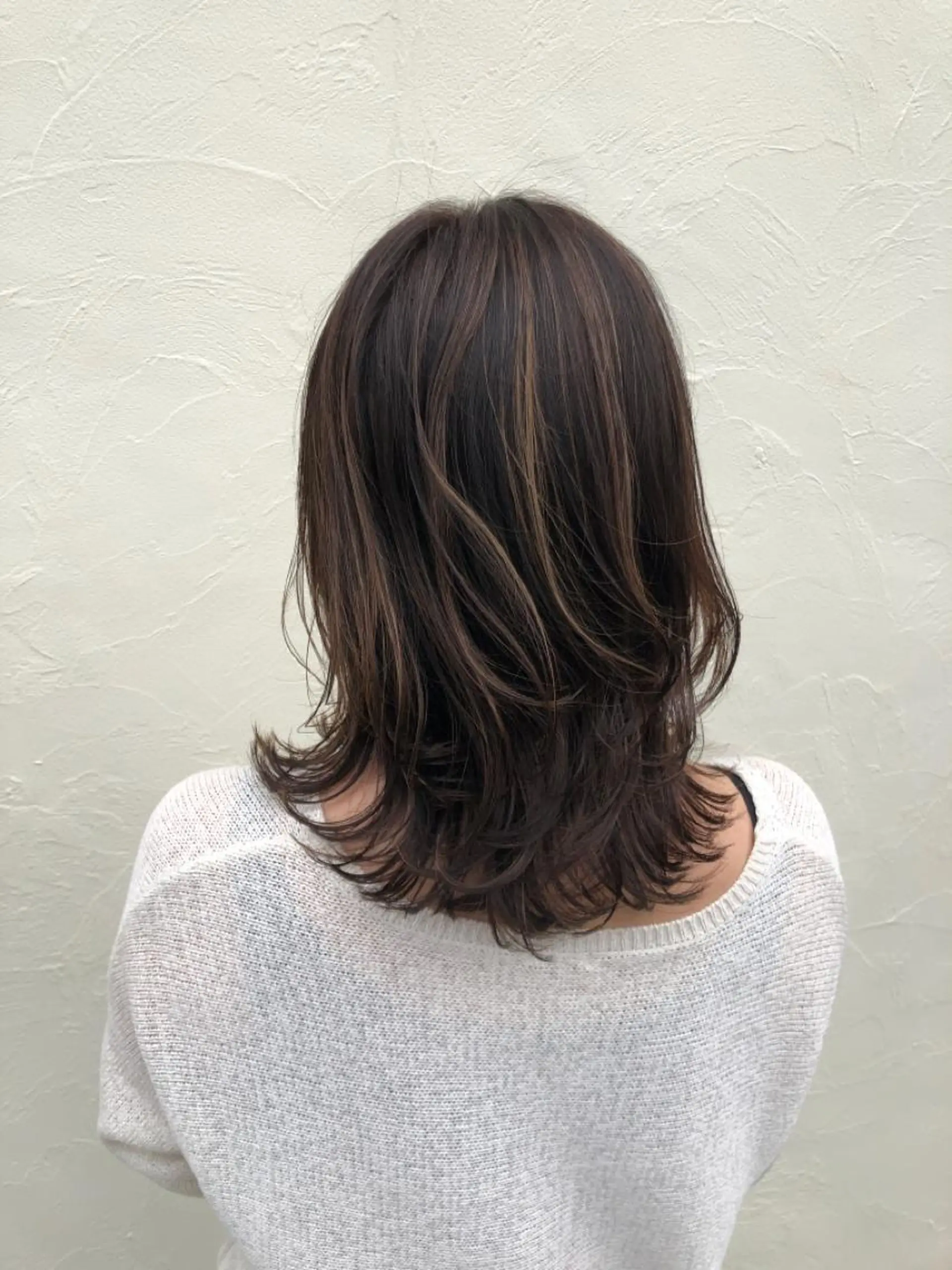 ミディアム カラー パーマ ヘアアレンジ グレージュ ハイライトカラー ハイライト カット ヘアカラー トリートメント 【ツヤ髪美容師】 ツダケイスケのヘアスタイル