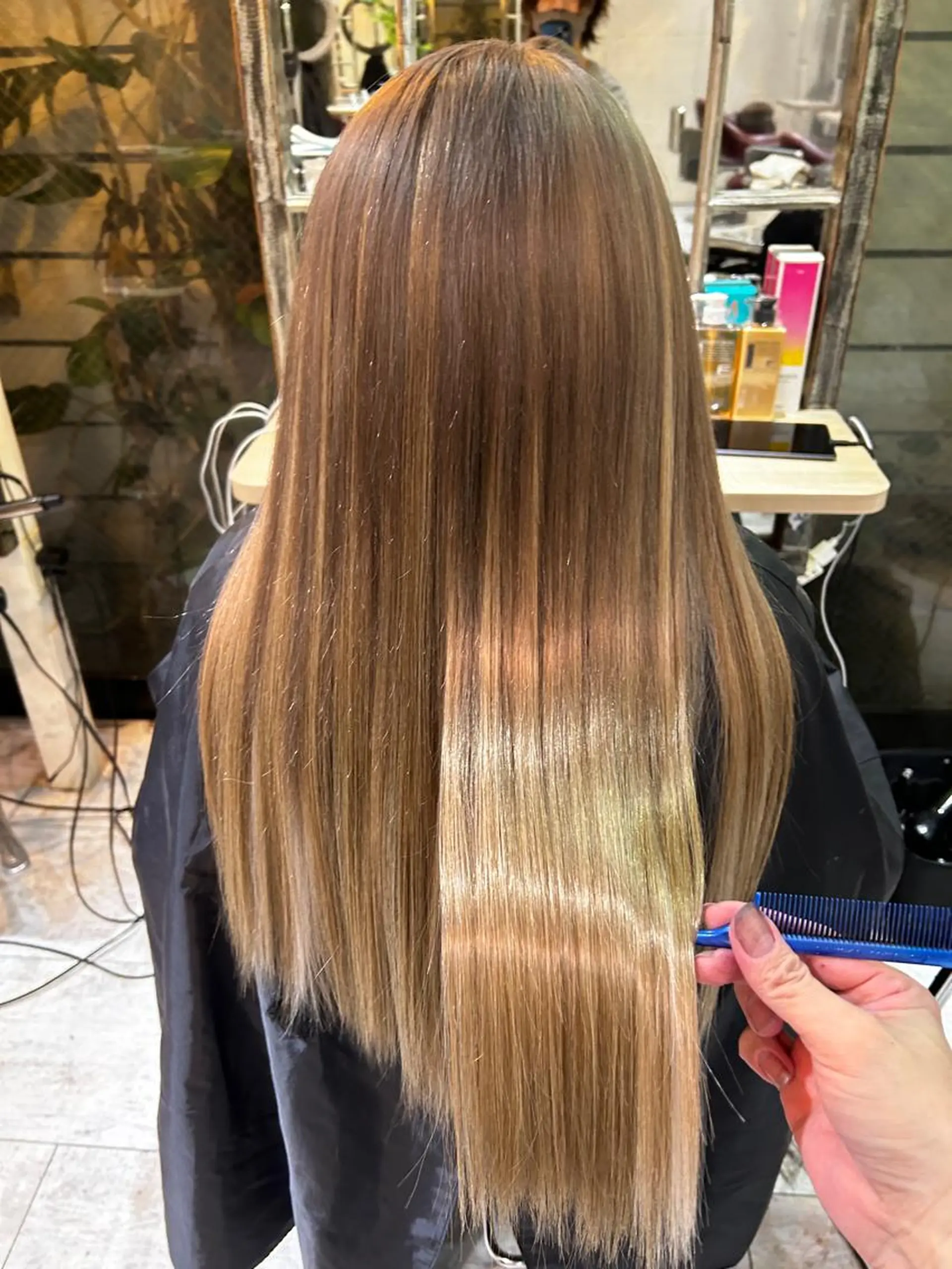 ロング カラー sherry所属・イズ ミのヘアスタイル