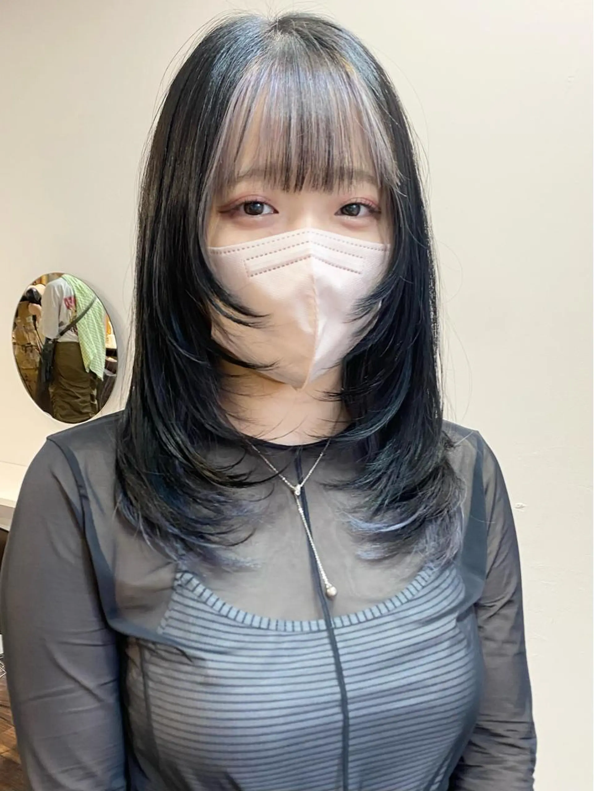 セミロング カラー ヘアアレンジ インナーカラー シルバー 顔まわりレイヤー 顔周りカット ハッシュカット カット ヘアカラー トリートメント 韓国ヘア×髪質 改善🇰🇷シオリのヘアスタイル