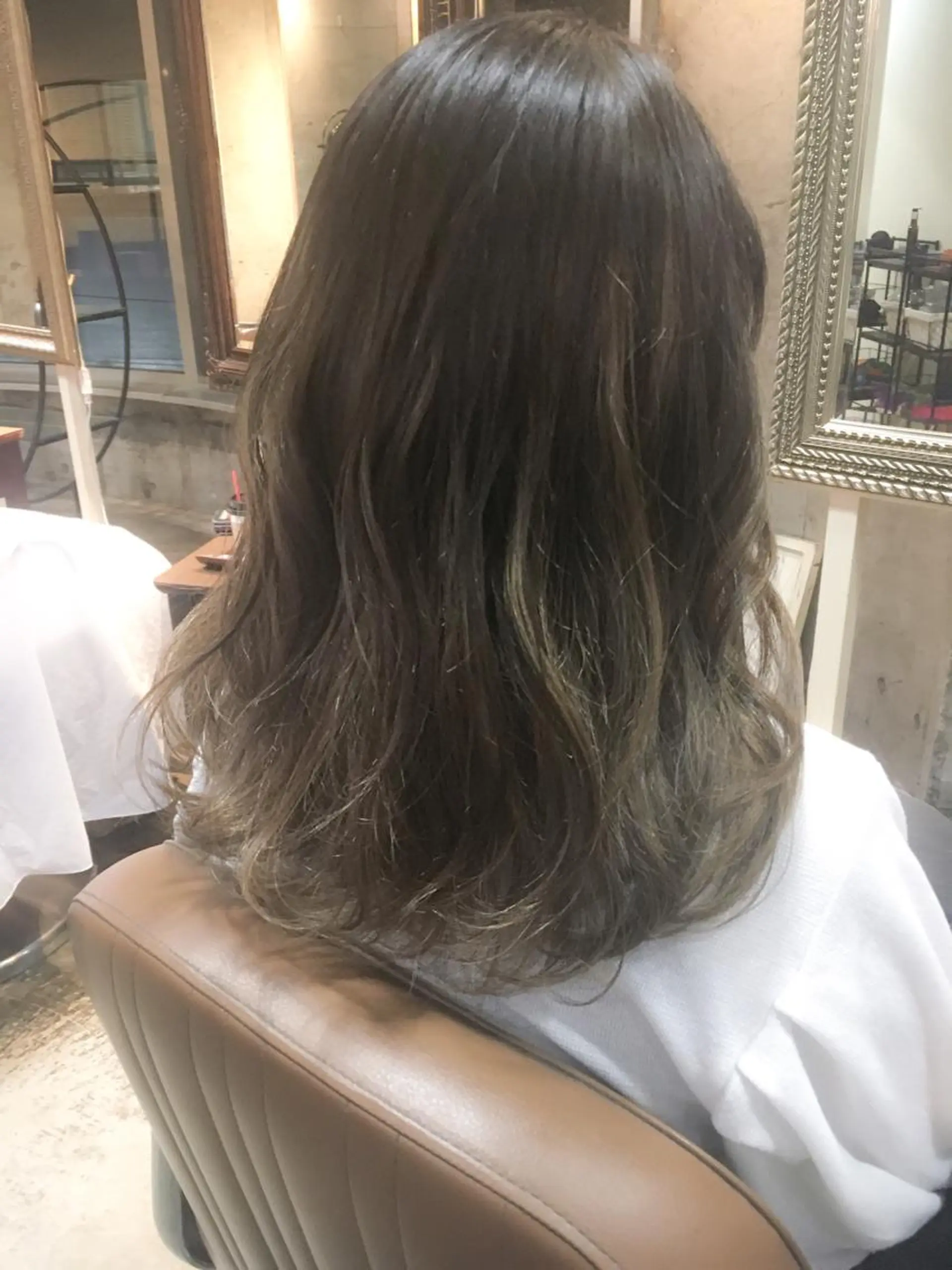 セミロング カラー ダブルカラー グレージュ ハイライトカラー ハイライト 北條 優輝のヘアスタイル