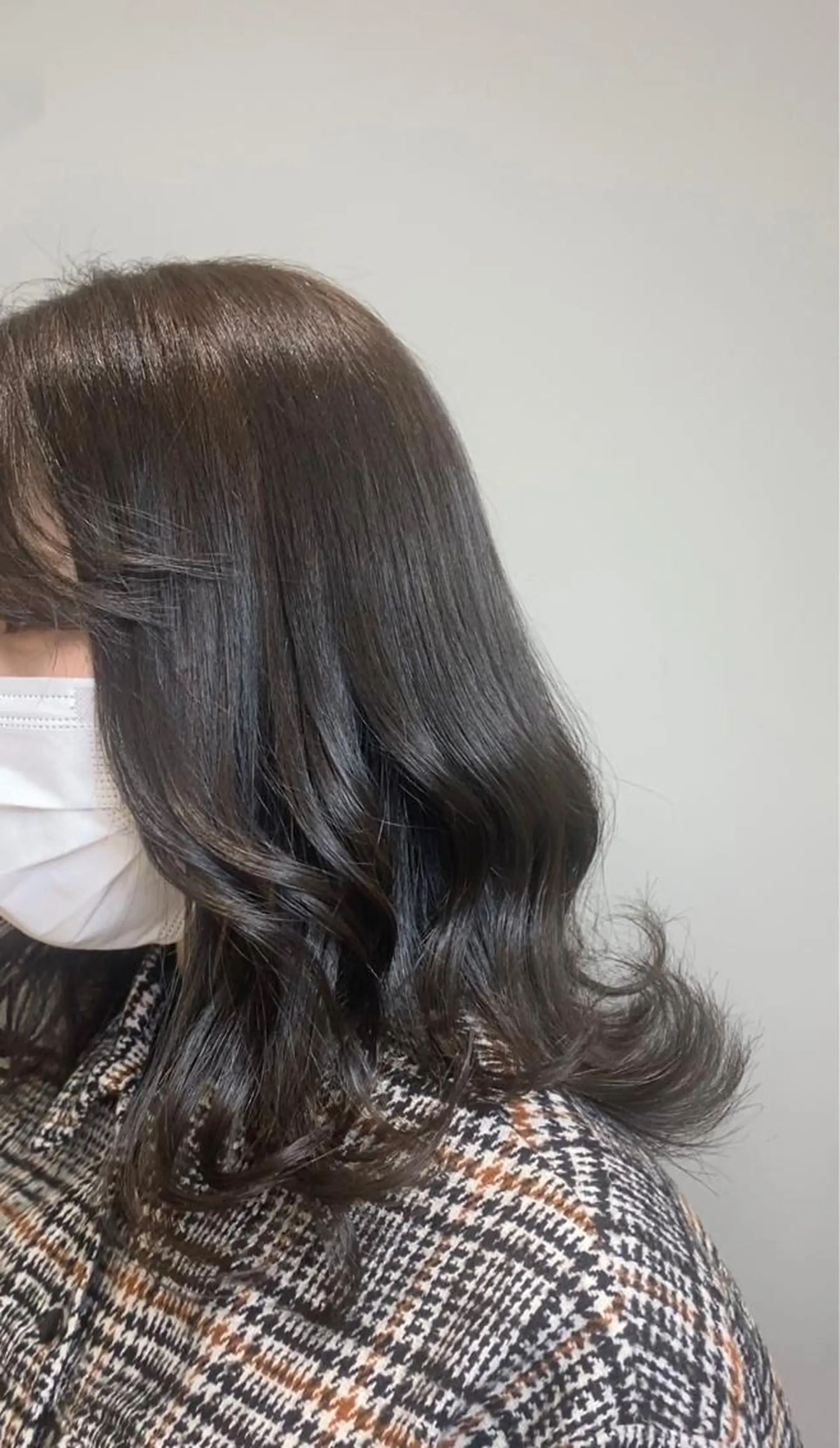 セミロング カラー 磯田 冬弥のヘアスタイル