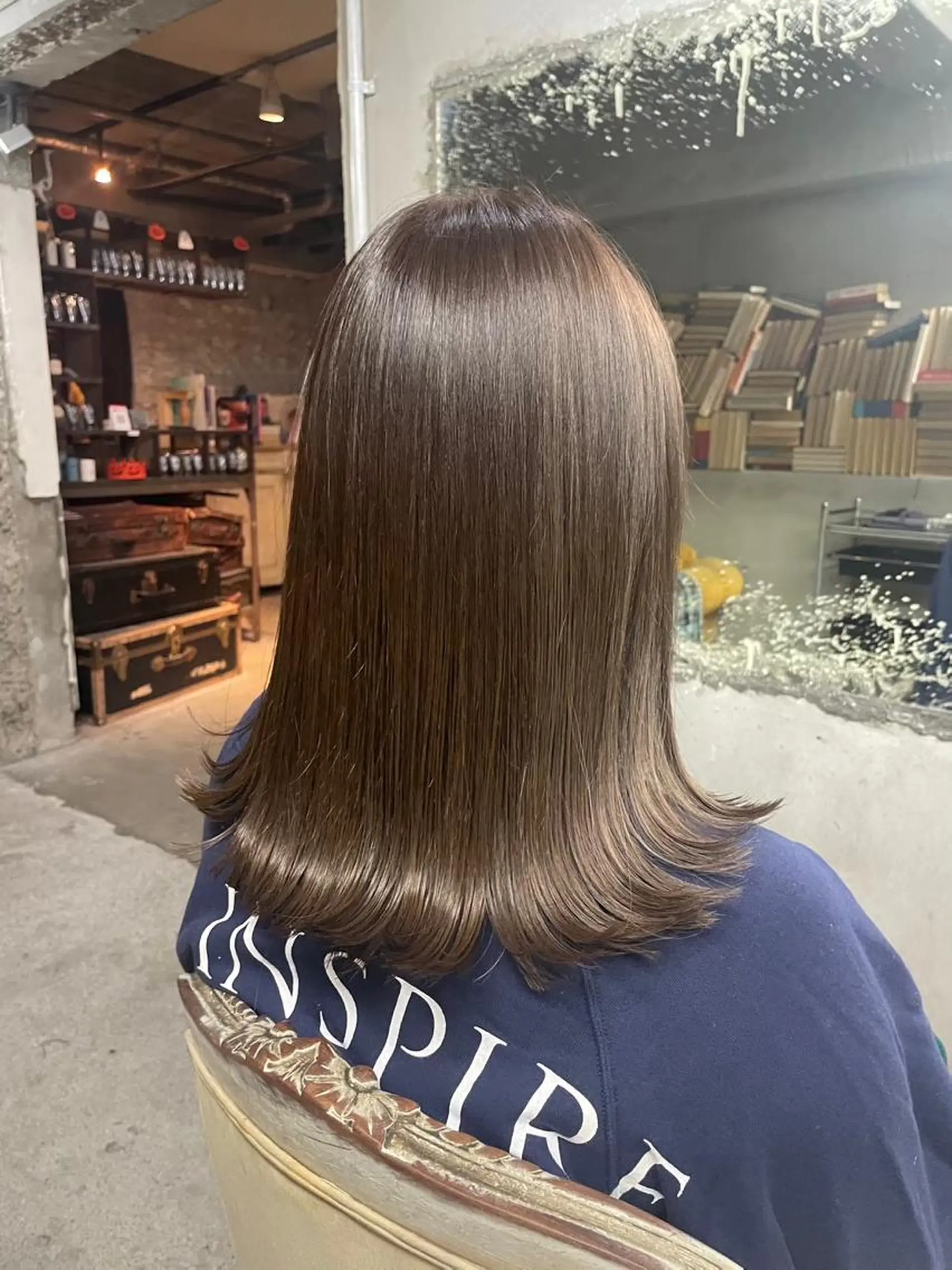 セミロング カラー ヘアアレンジ ベージュカラー ブリーチ グレージュ ミルクティーベージュ ミルクティーグレージュ カット ヘアカラー トリートメント レイヤー/グレージュ 🤍奥開梨恵のヘアスタイル