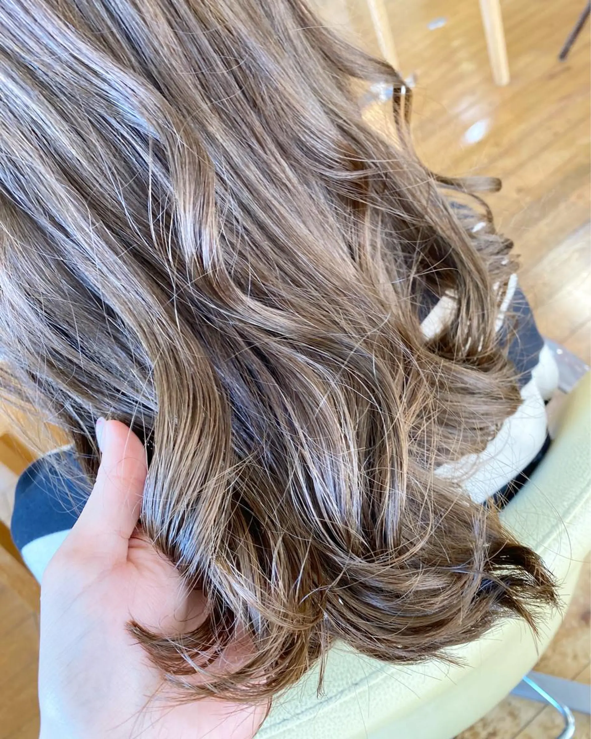 ロング カラー イルミナカラー 荒木 ひろかのヘアスタイル