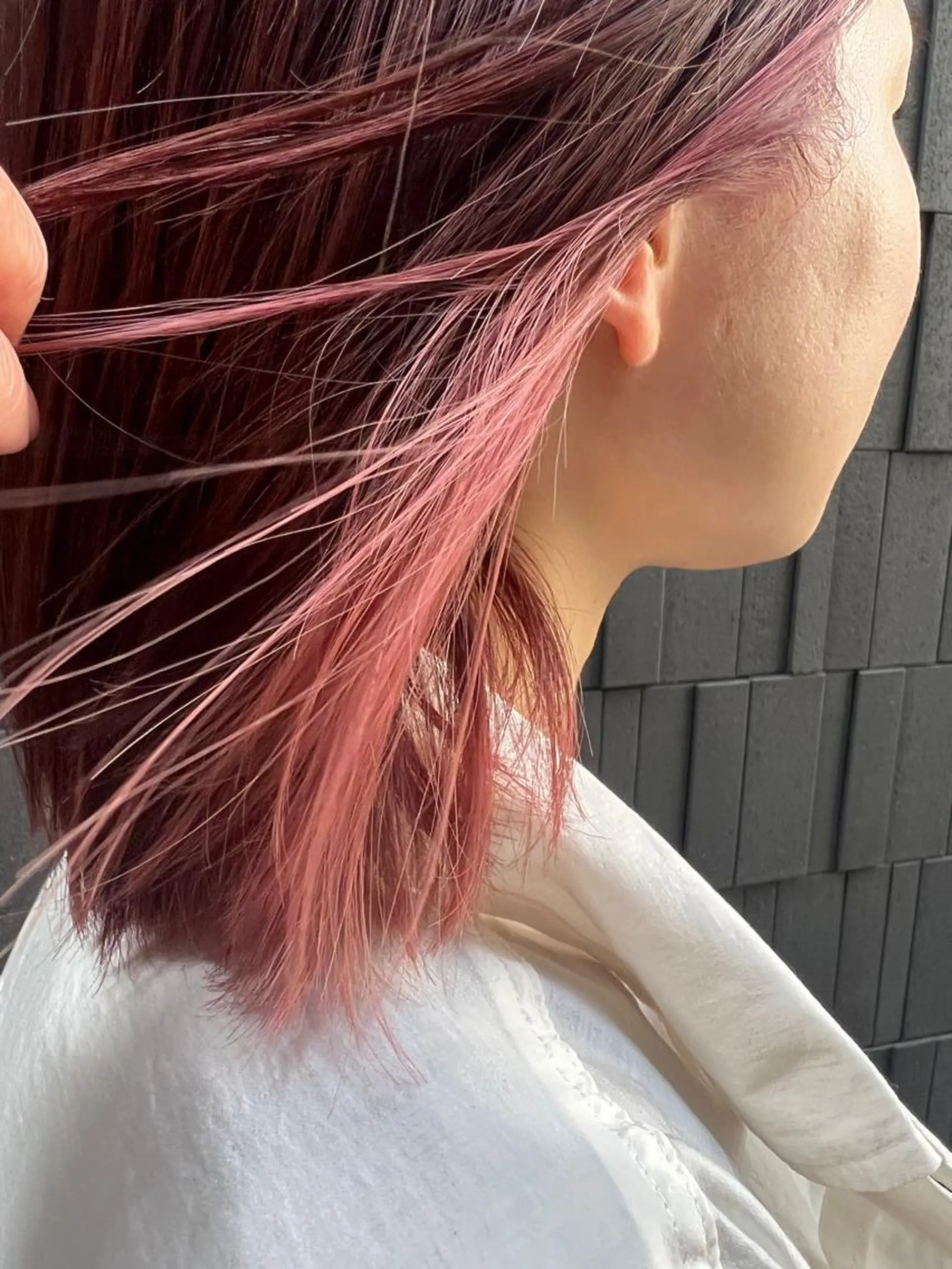 ミディアム ヘアカラー BEACH　HAIR&NAIL所属・両国駅徒歩1分⭐️ アイロン仕上げのヘアスタイル