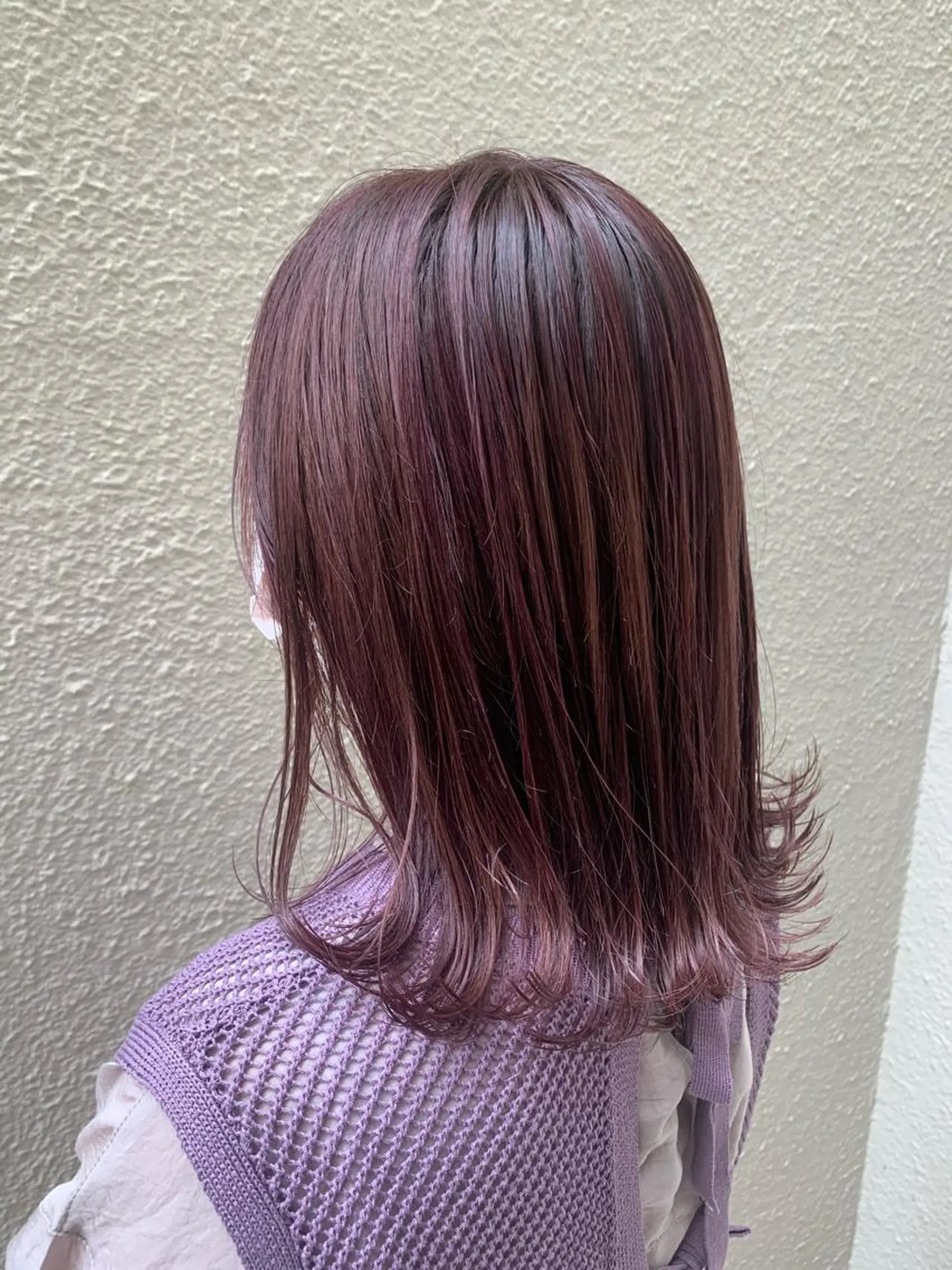 ミディアム ブリーチなしカラー/ 顔周りレイヤーカットのヘアスタイル