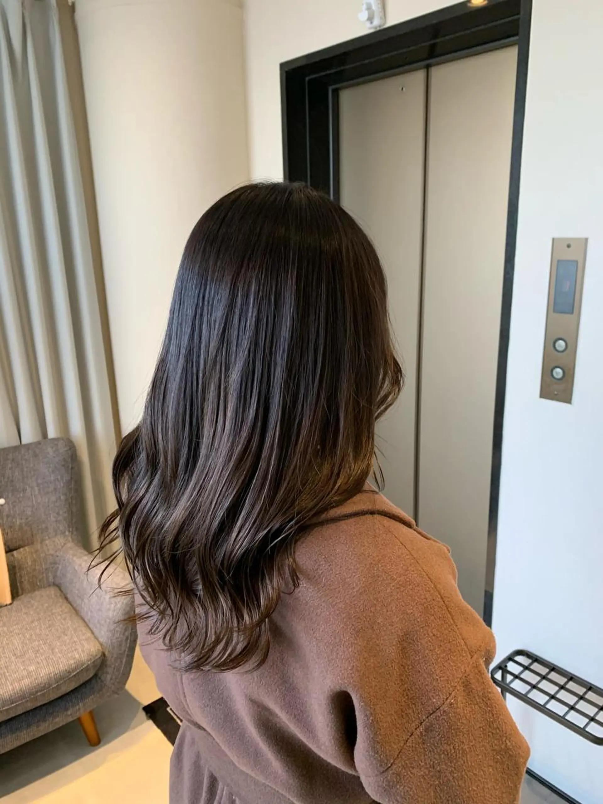 セミロング カラー ベージュカラー 透明感カラー イルミナカラー カット ヘアカラー トリートメント ヘッドスパ Eleanor 立川北口のヘアスタイル