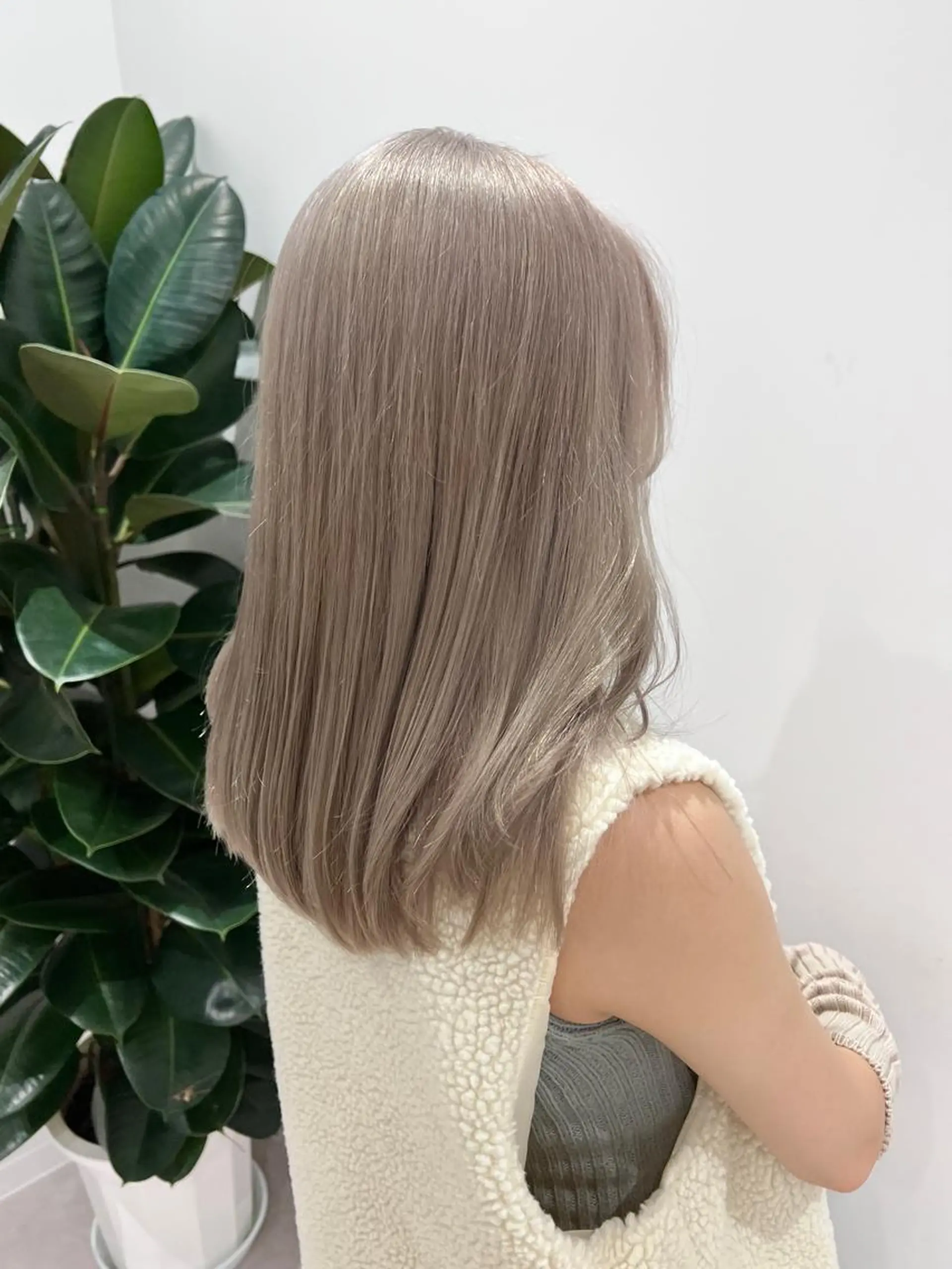 ミディアム カット ヘアカラー トリートメント ally hairsalon所属・Emi .のヘアスタイル