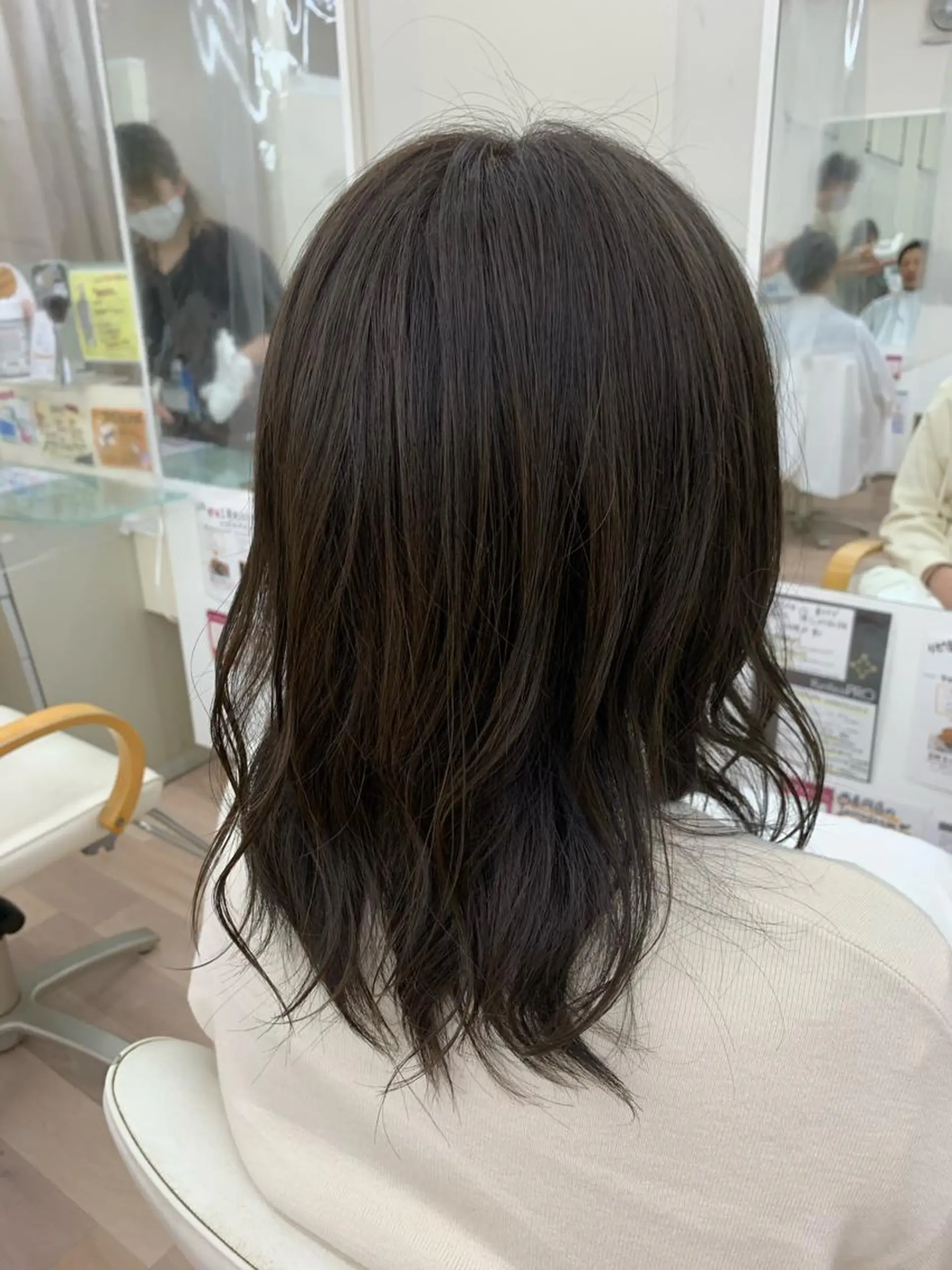 ミディアム ヘアカラー 美容しょうへいの店所属・吉川 茉由子のマツエク・マツパデザイン
