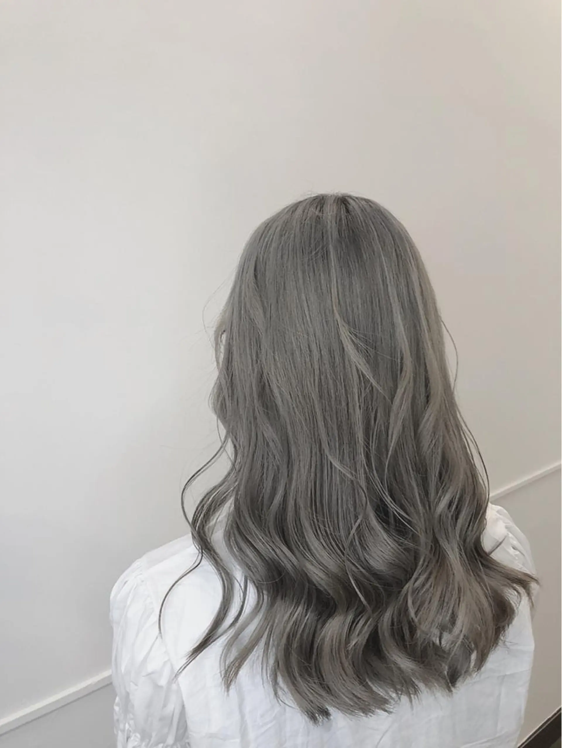ロング カラー ヘアカラー トリートメント 前川 万都里のヘアスタイル