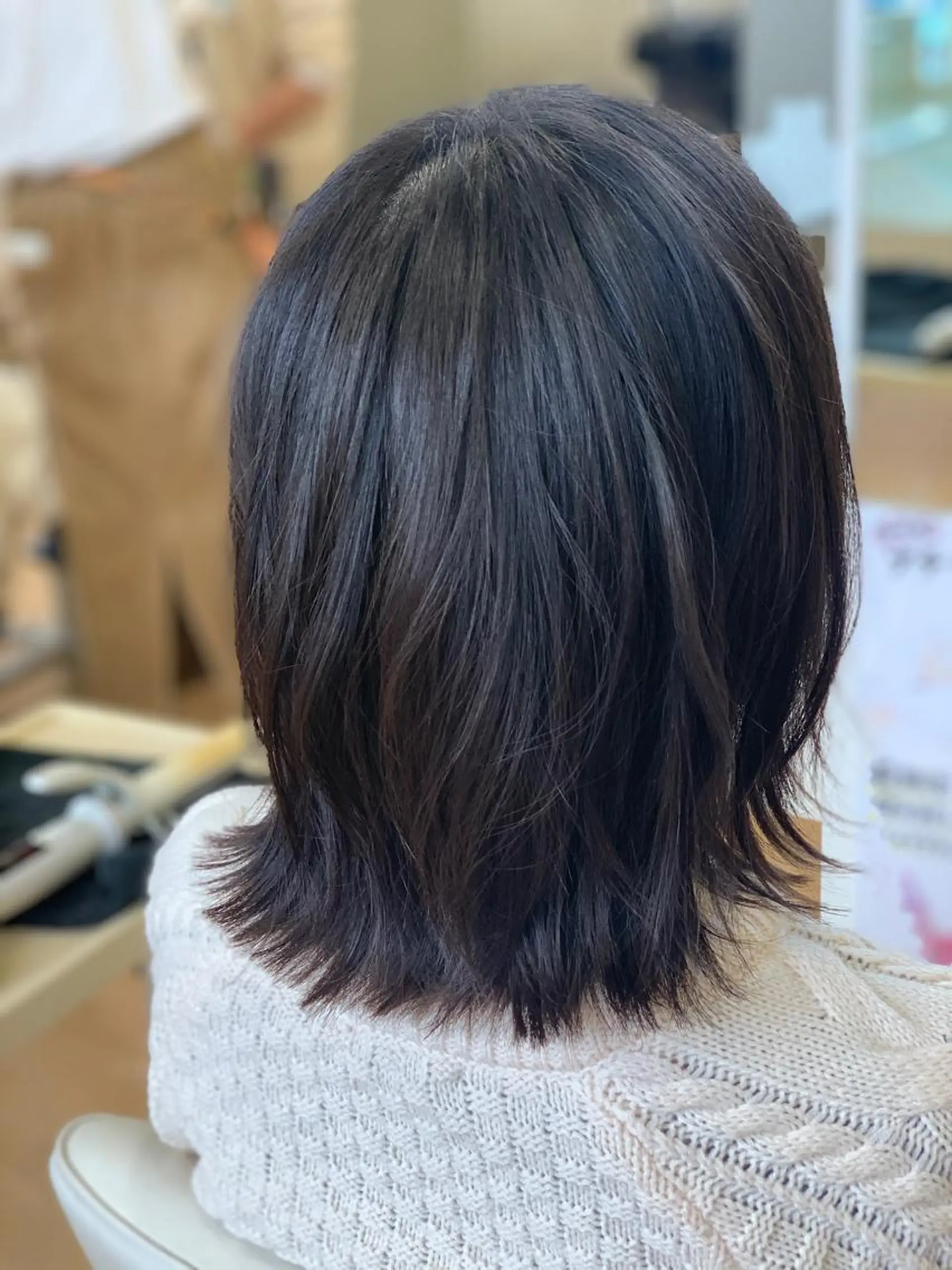 ミディアム ボブ レイヤーカット 外ハネヘア カット 美容しょうへいの店所属・吉川 茉由子のマツエク・マツパデザイン