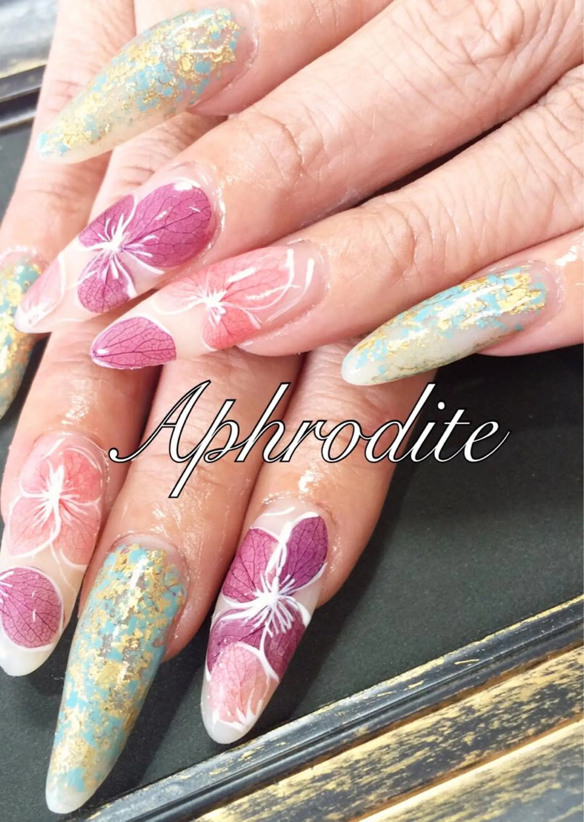 ロング ネイル フラワーネイル APHRODITE Nagisaのネイルデザイン