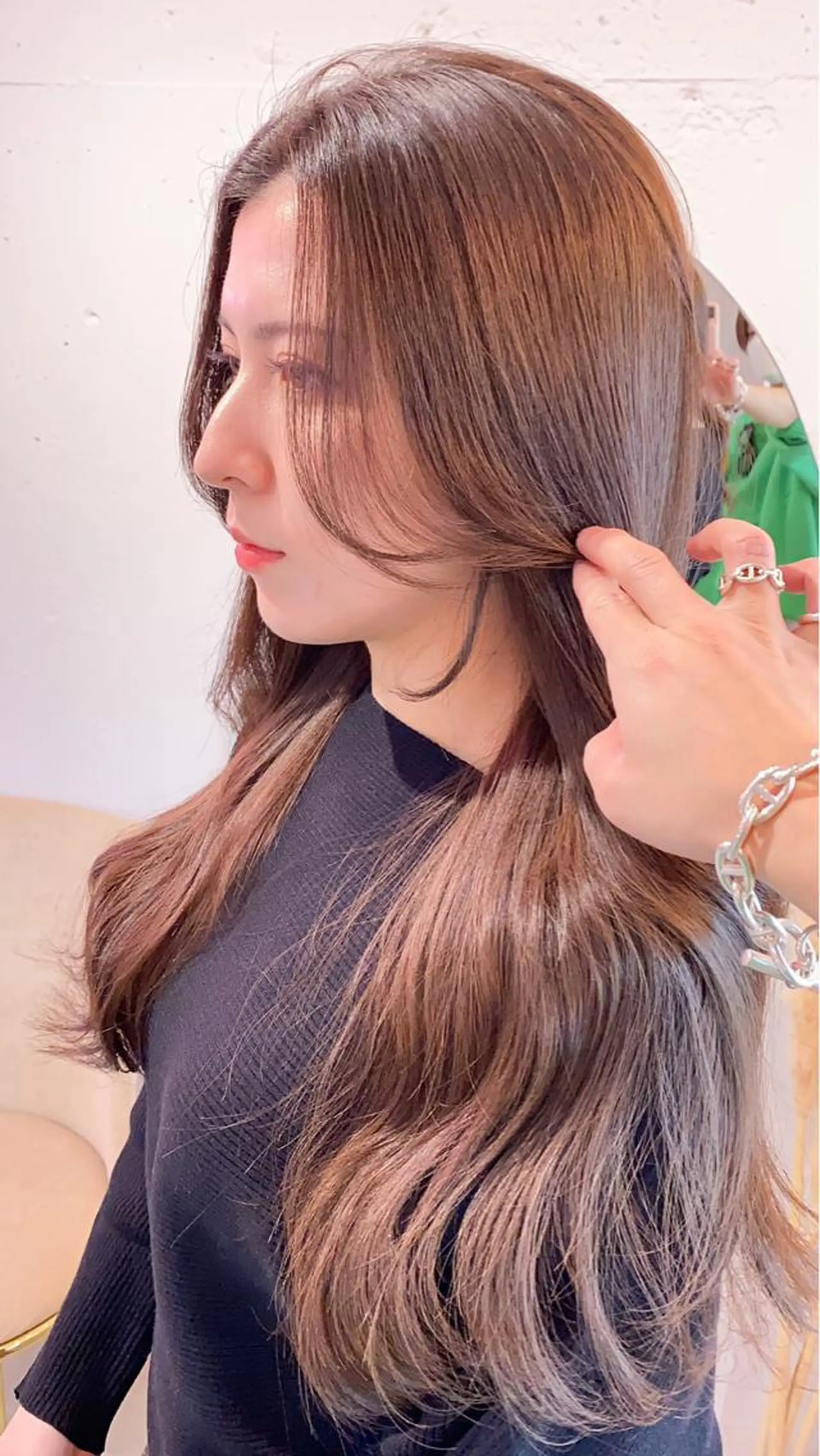 セミロング カット ヘアカラー トリートメント ヘアセット 韓国レイヤー/透明感 カラー/髪質改善角所のヘアスタイル