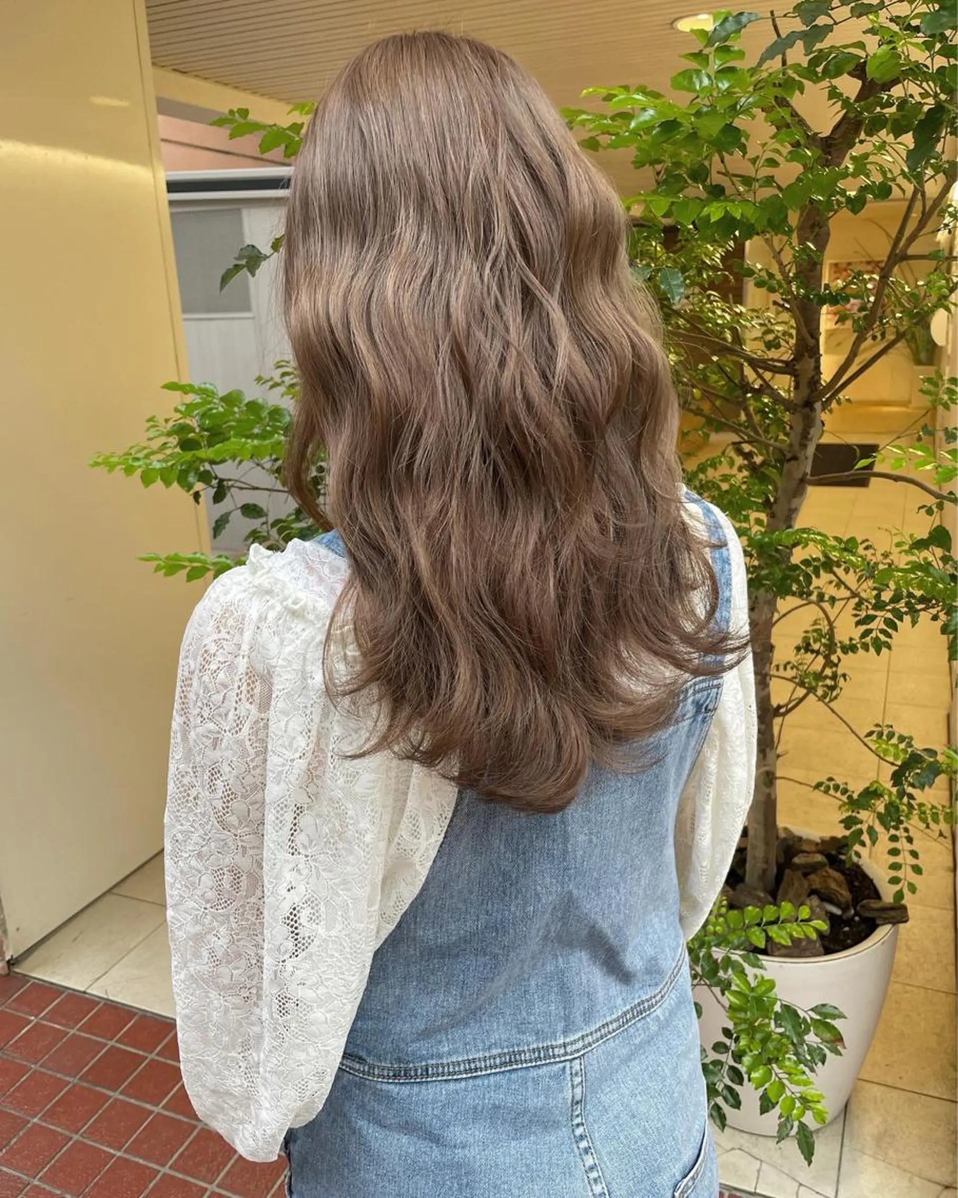 セミロング ViVIE所属・VIVIE天神 ブリーチのヘアスタイル