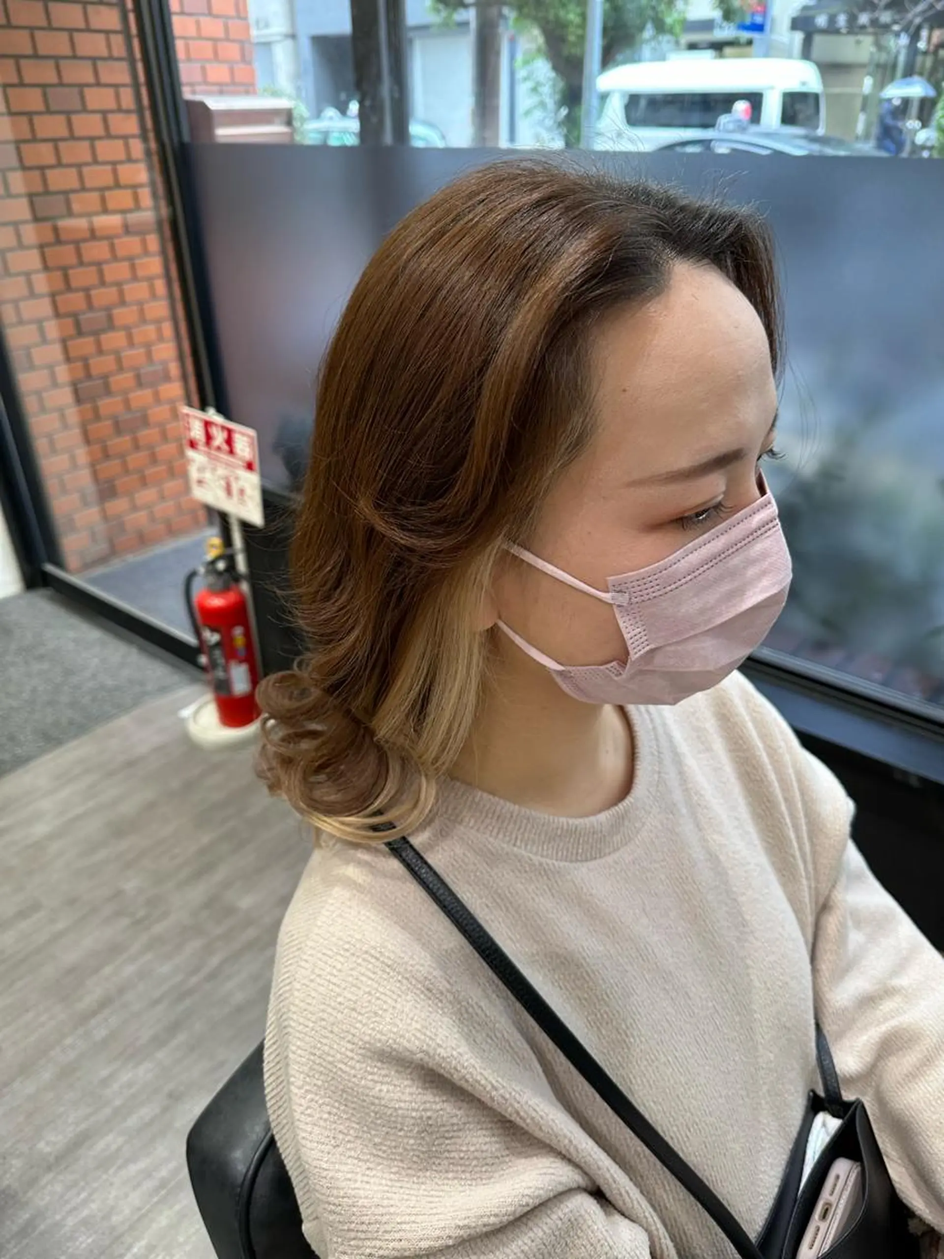ミディアム カラー ブロンド インナーカラー カット ヘアカラー トリートメント 上田 紗也のヘアスタイル