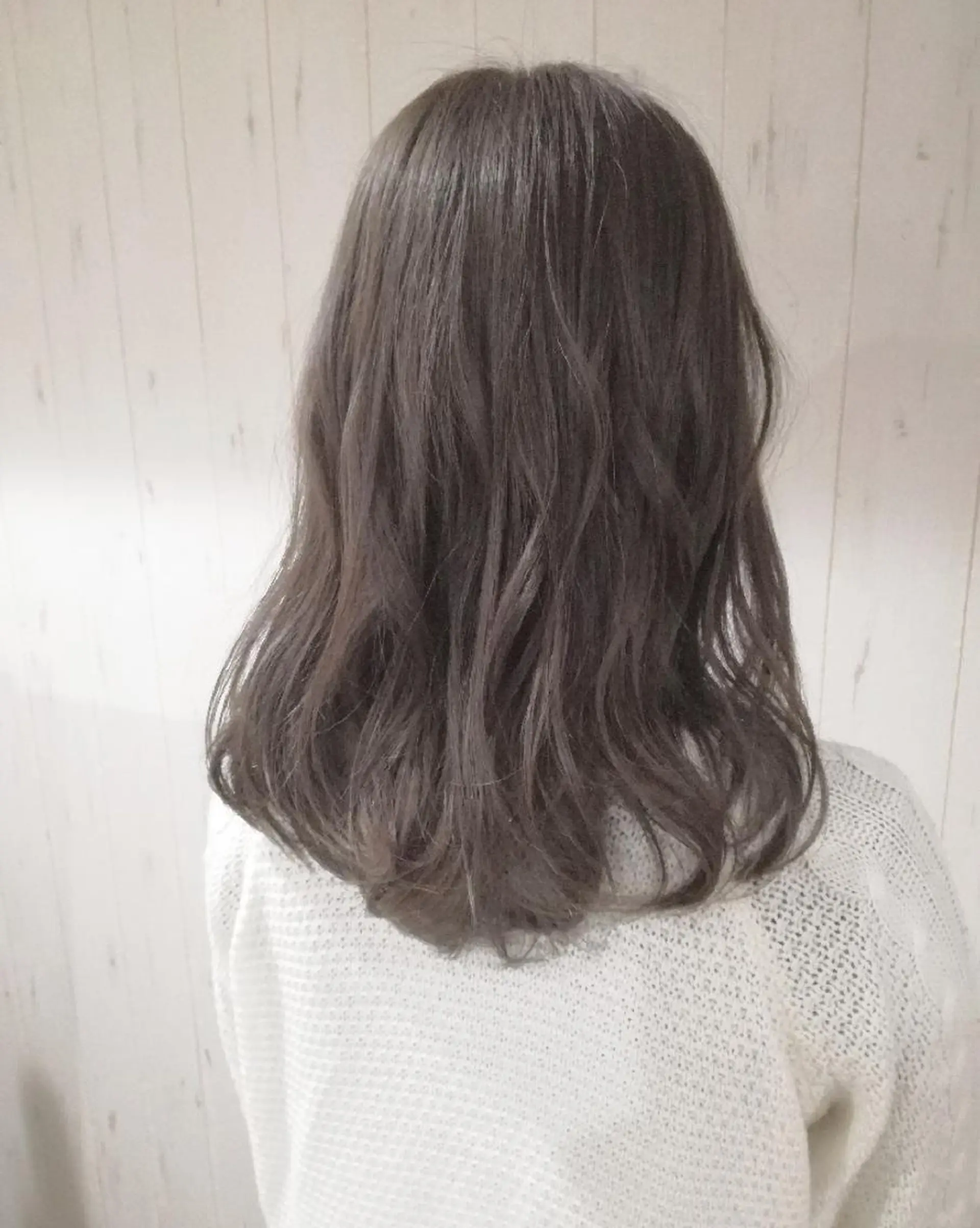 セミロング カラー アッシュ ベージュカラー 透明感カラー 西川 敏夫のヘアスタイル
