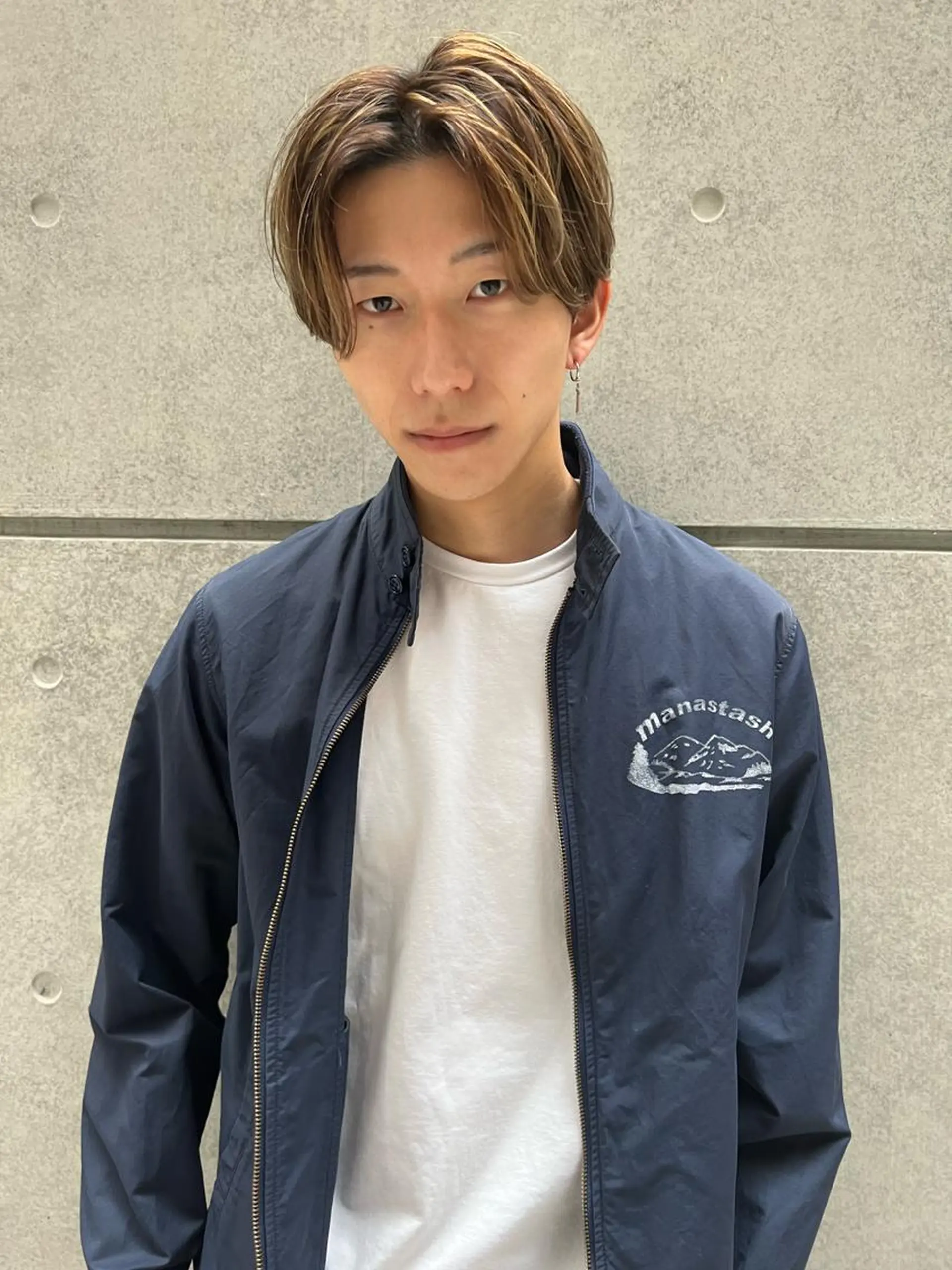 ショート カラー メンズ センターパート メンズハイライト ハイライトカラー ハイライト カット パーマ メンズカット曲がる 縮毛矯正佐々木タクマのヘアスタイル