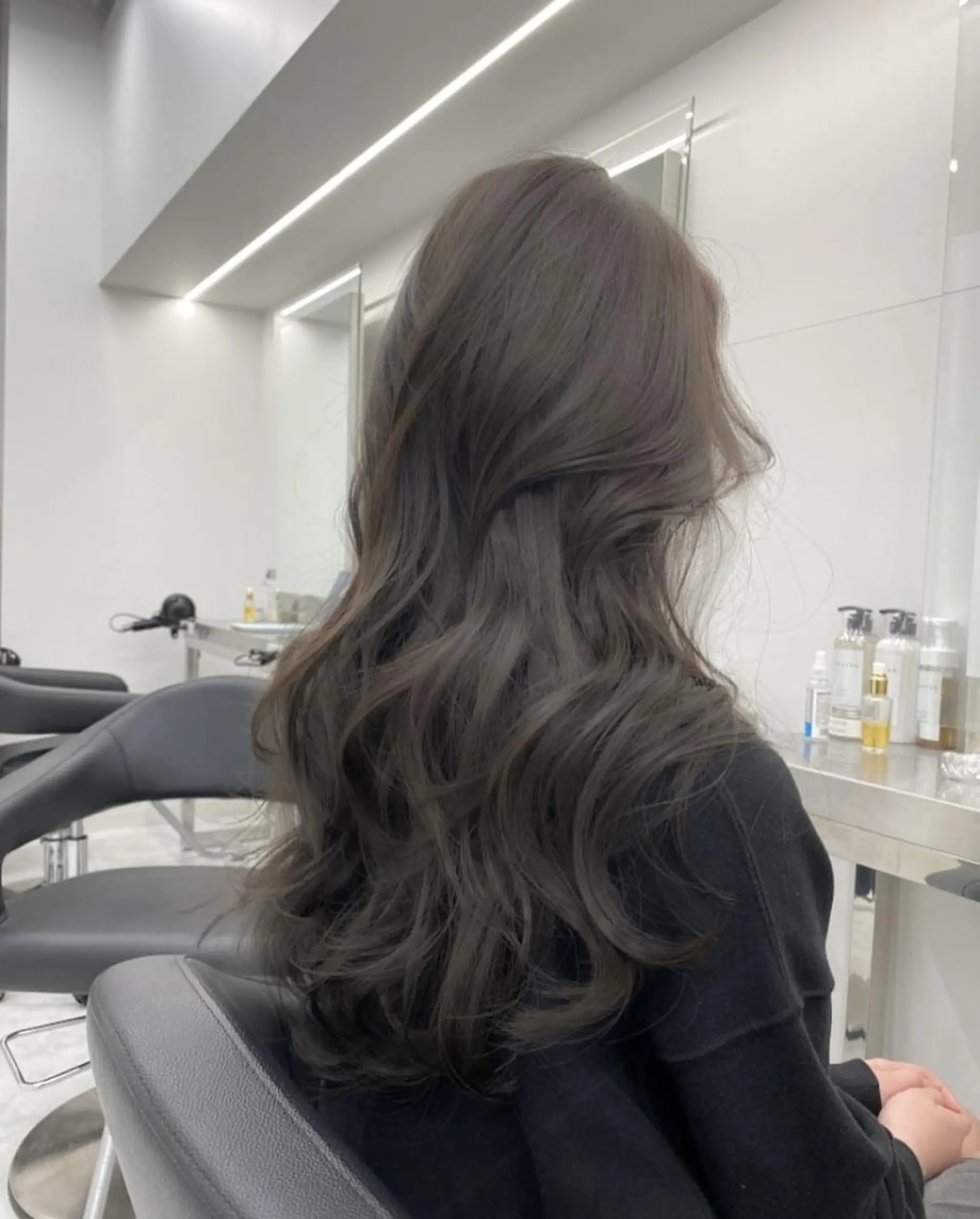 ロング カラー ヘアカラー トリートメント ヘアセット 韓国暗髪🇰🇷レイ ヤー🤍THREEのヘアスタイル