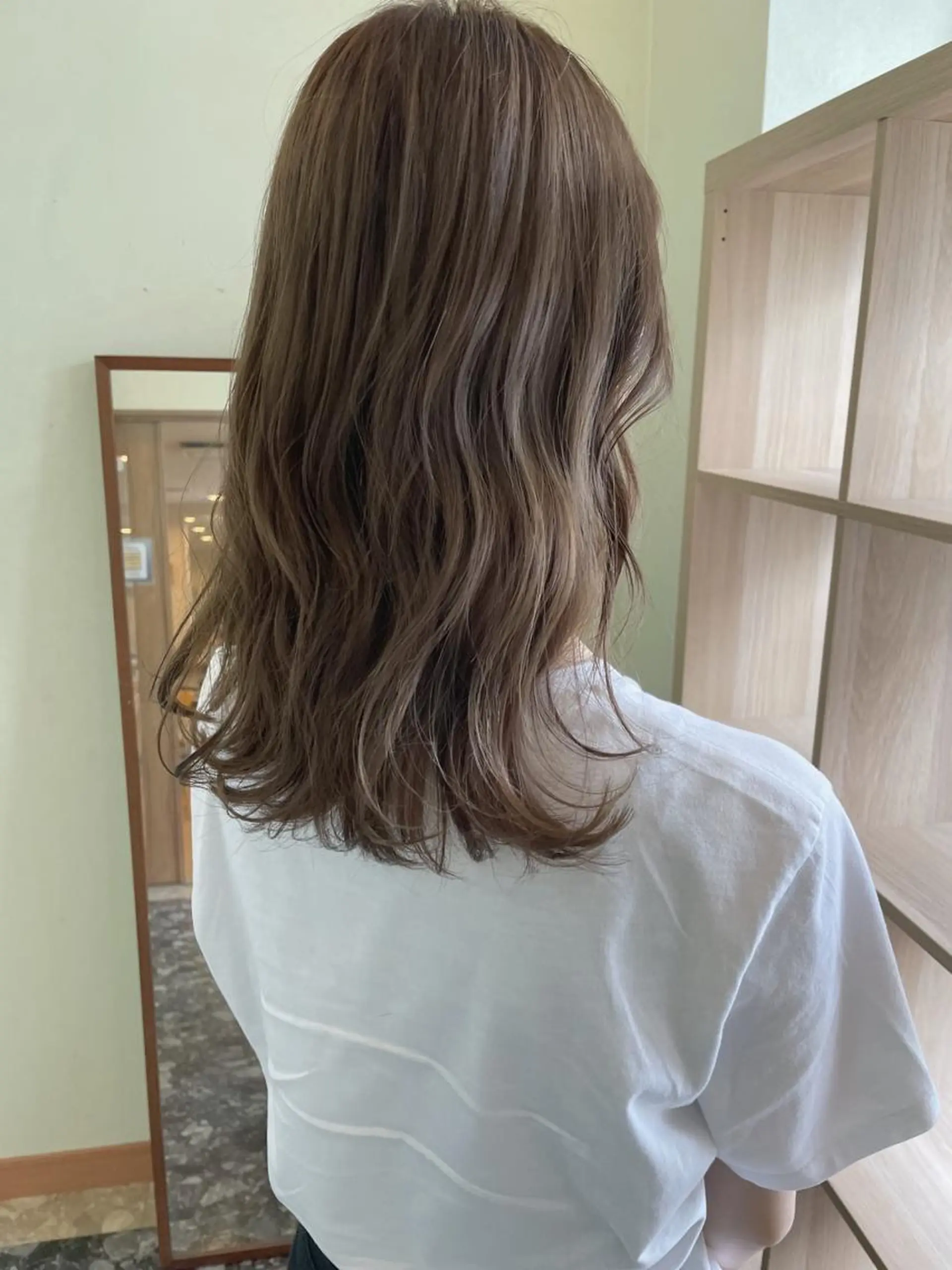 セミロング カラー ベージュカラー ブリーチ ダブルカラー ミルクティーベージュ ヘアカラー 縮毛矯正 髪質改善とカラー特化 ✨Hito.nowaのヘアスタイル