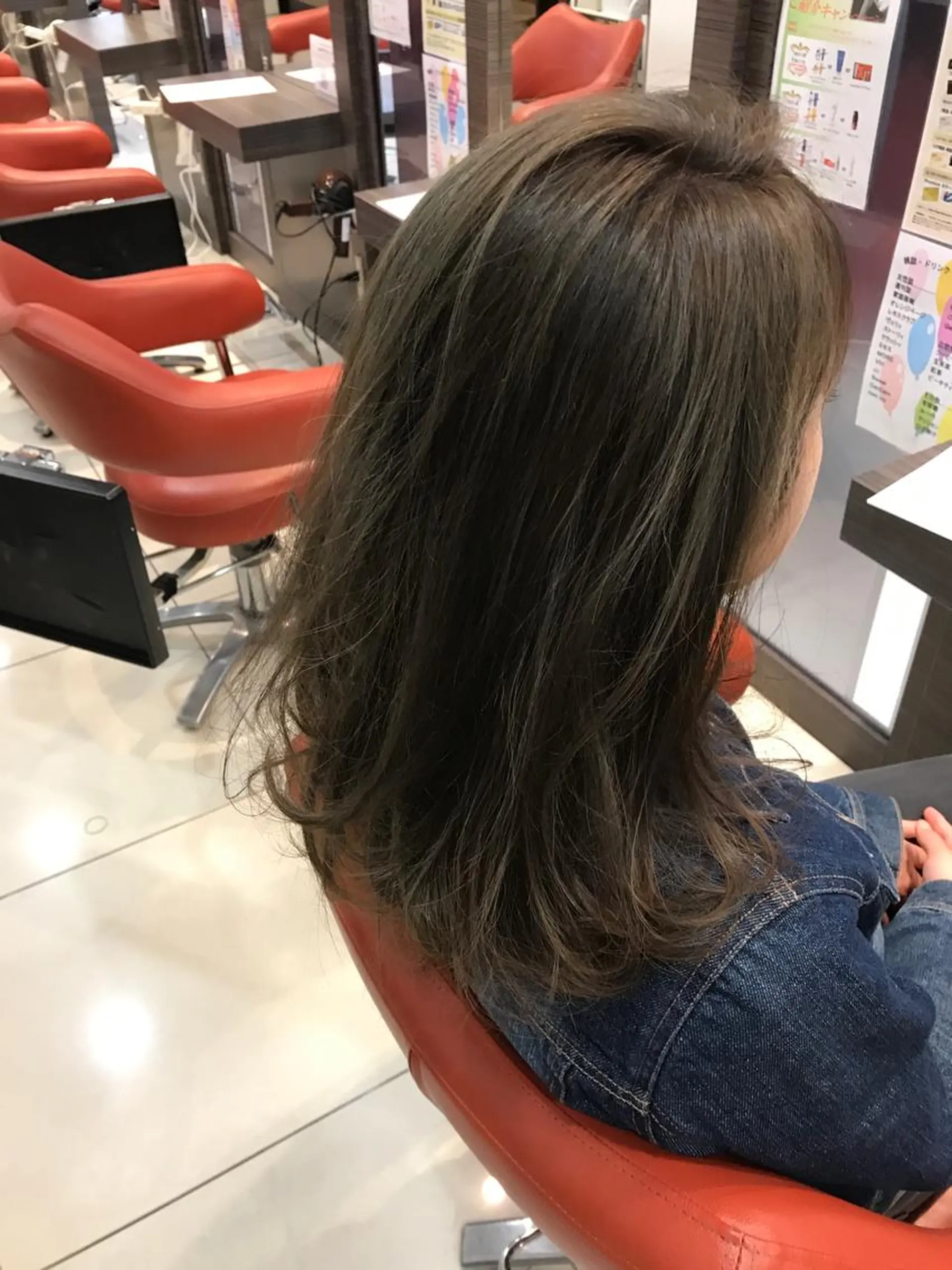 セミロング カラー ヘアアレンジ 透明感カラー グレージュ 國井 瑞貴のヘアスタイル