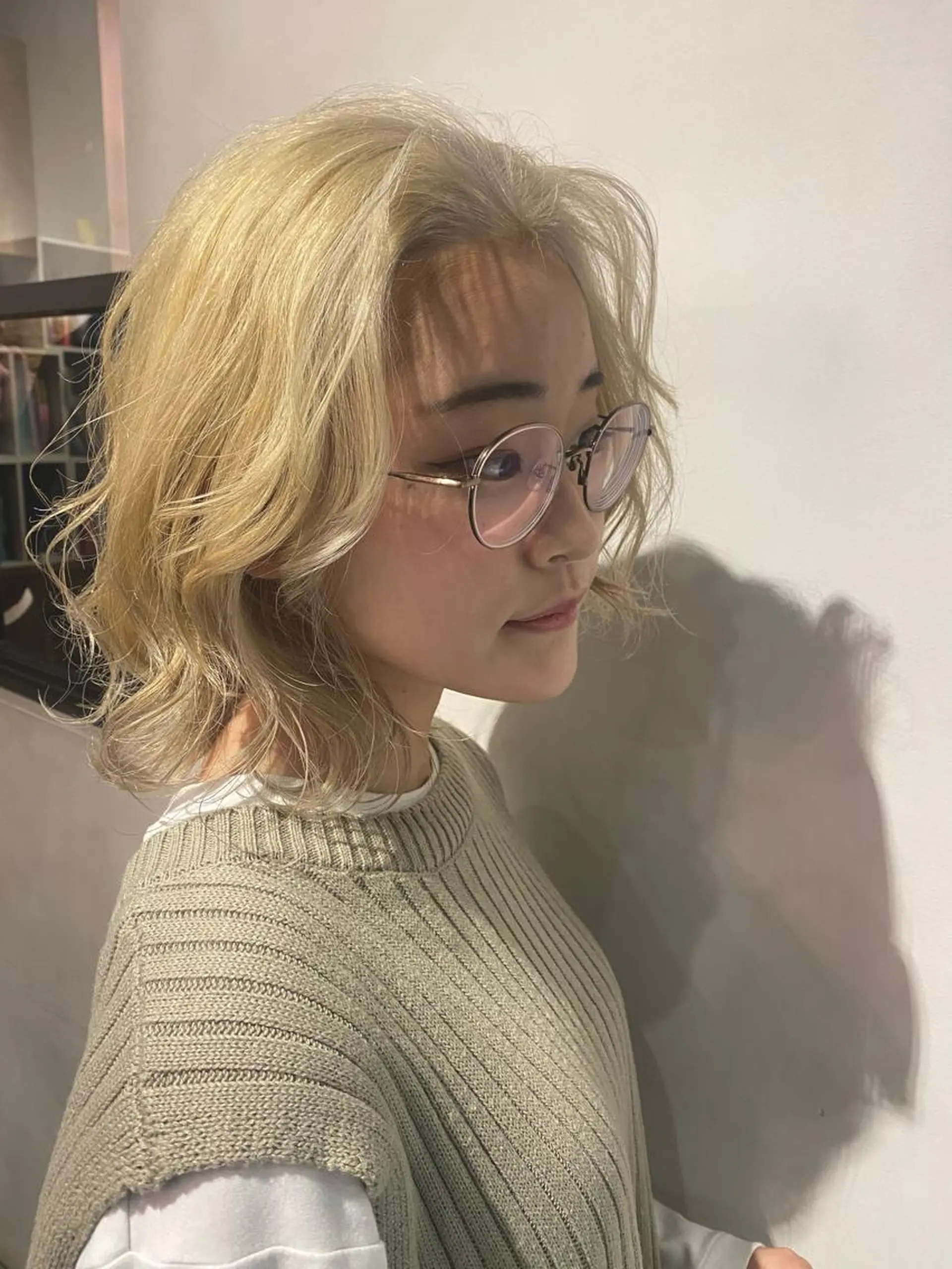 セミロング カラー ベージュカラー ブリーチ ブロンド ヘアカラー トリートメント 綱島店🦋店長🦋 ほんさわ みずきのヘアスタイル