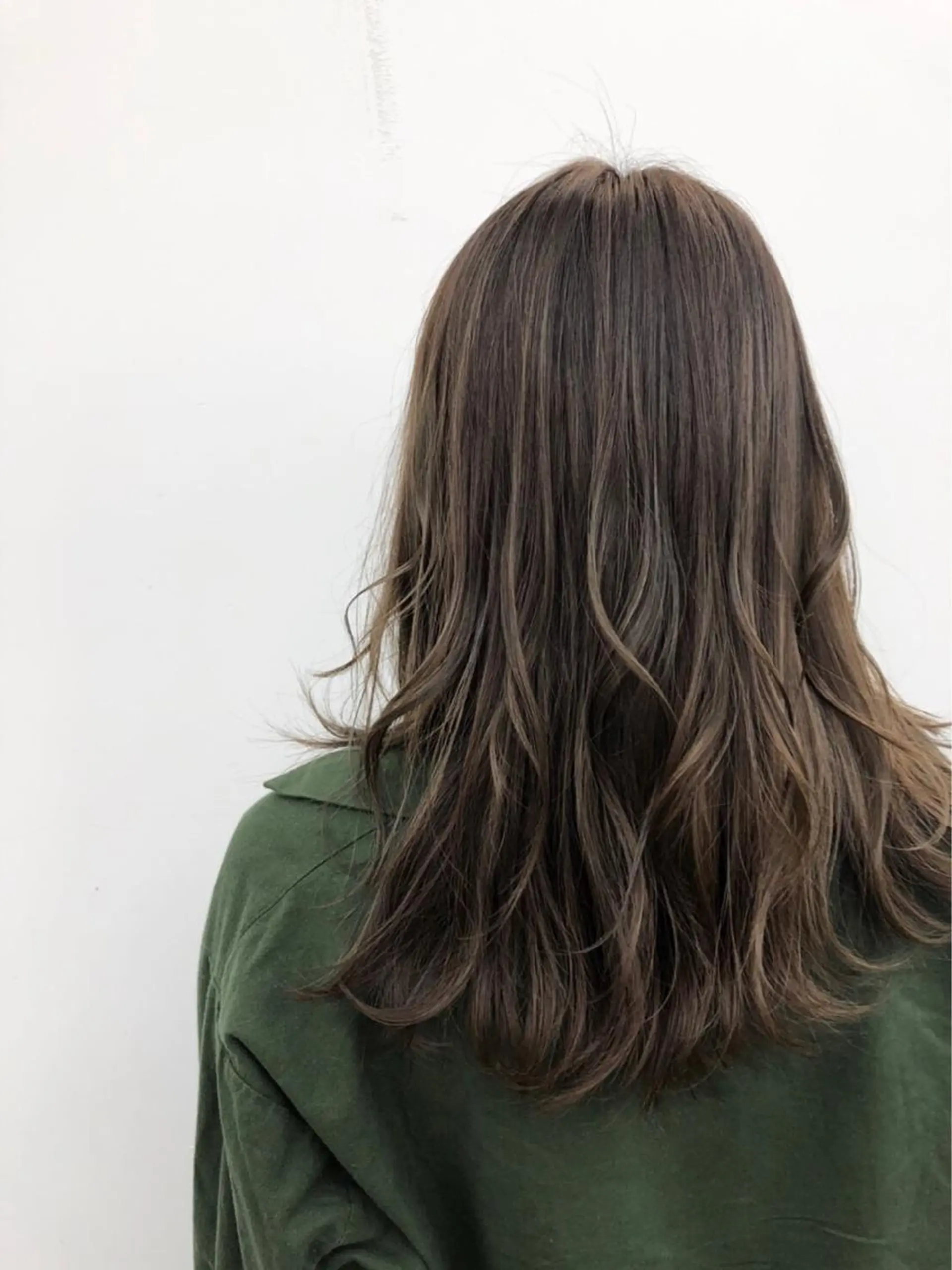 セミロング ハイライト 脇谷 拓弥のヘアスタイル