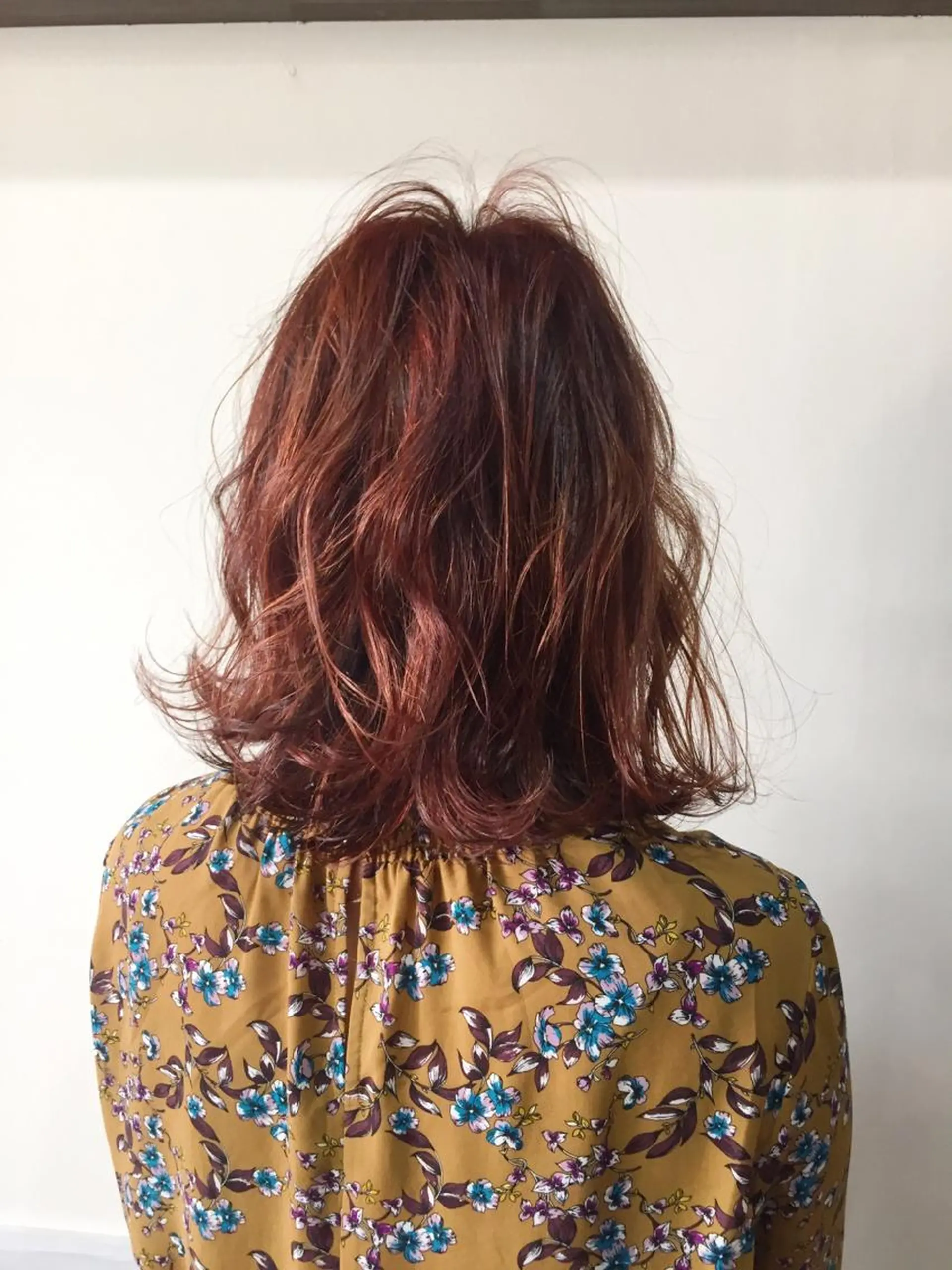 ミディアム カラー ハイライトカラー ピンクカラー バイオレットカラー ハイライト ヘアカラー トリートメント ヘアセット カラー特化サロン大阪 ルービック江坂/新城のヘアスタイル