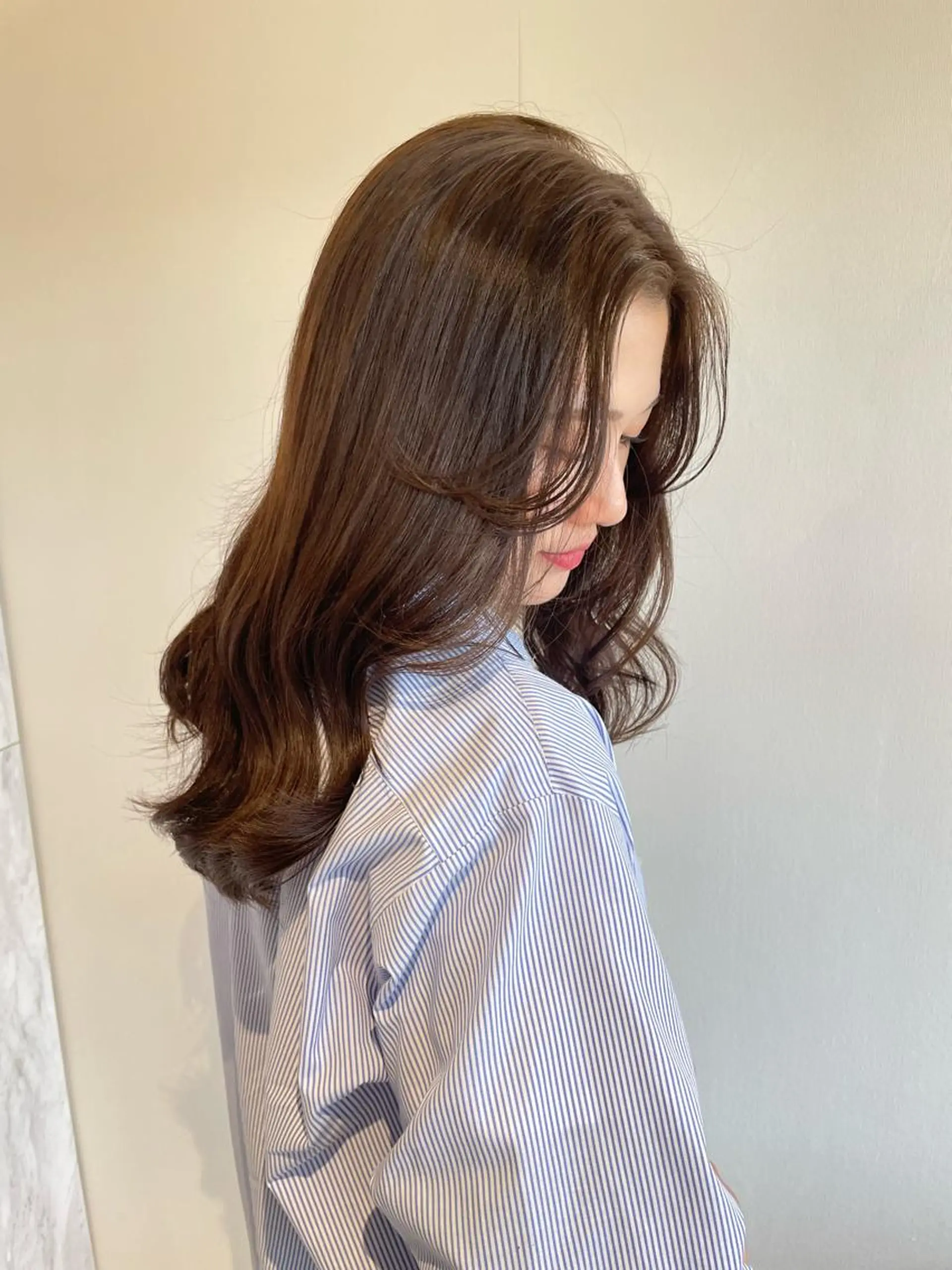セミロング レイヤーカット/ 艶カラー/亜澄のヘアスタイル