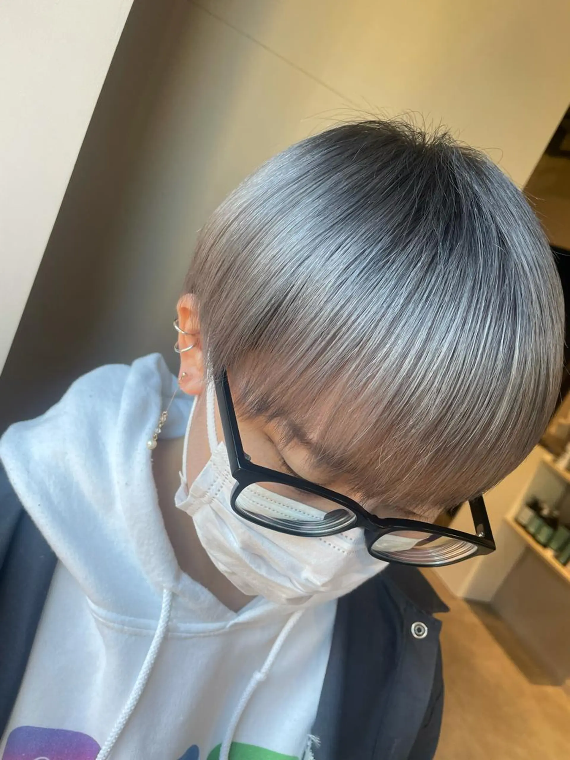 ショート カラー シルバー ホワイトシルバー ヘアカラー ブリーチ👩‍🦳/ ‪✂︎MANAMIのヘアスタイル
