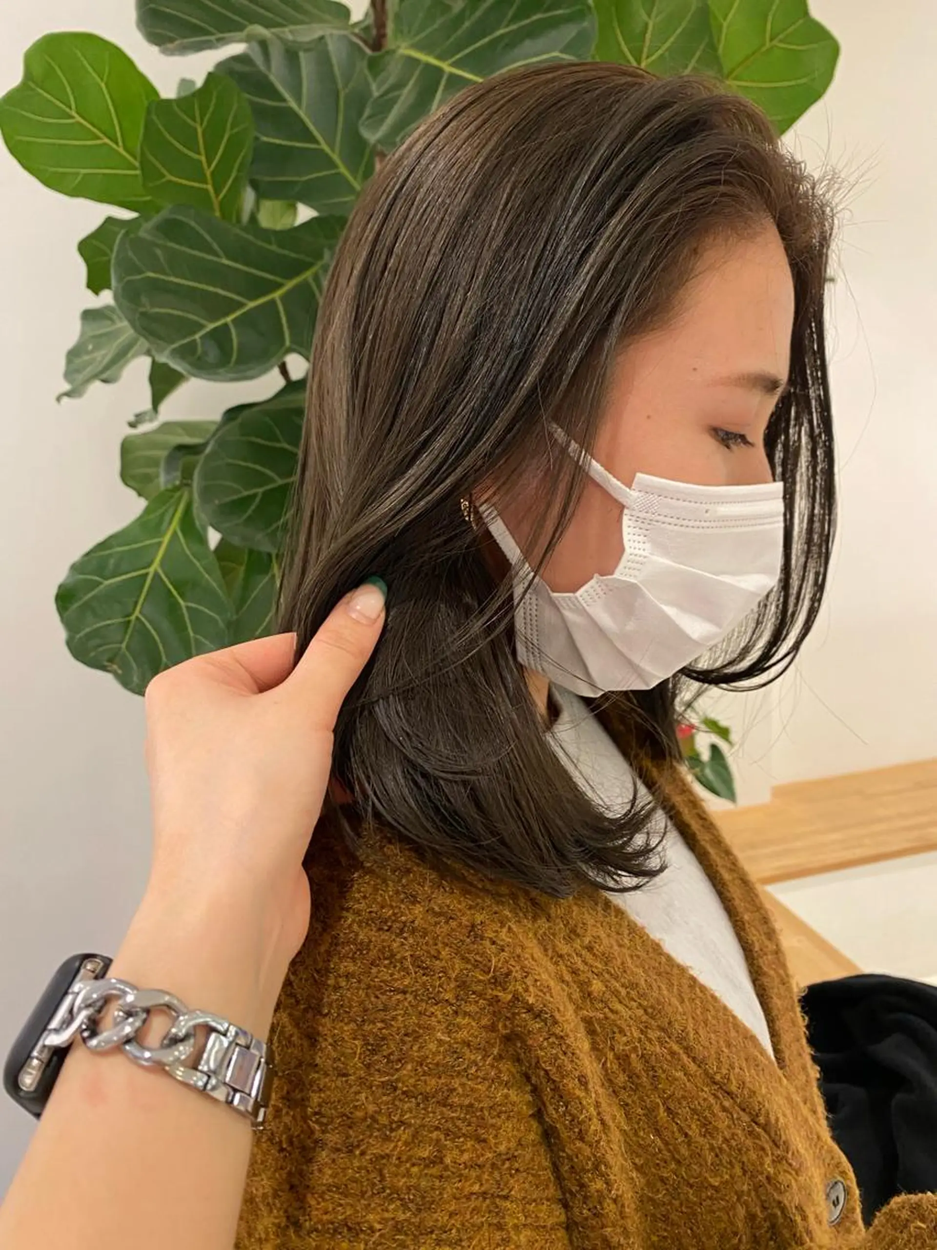 セミロング 🎀調布仙川透明感オ リーブカラー干莉🎀のヘアスタイル