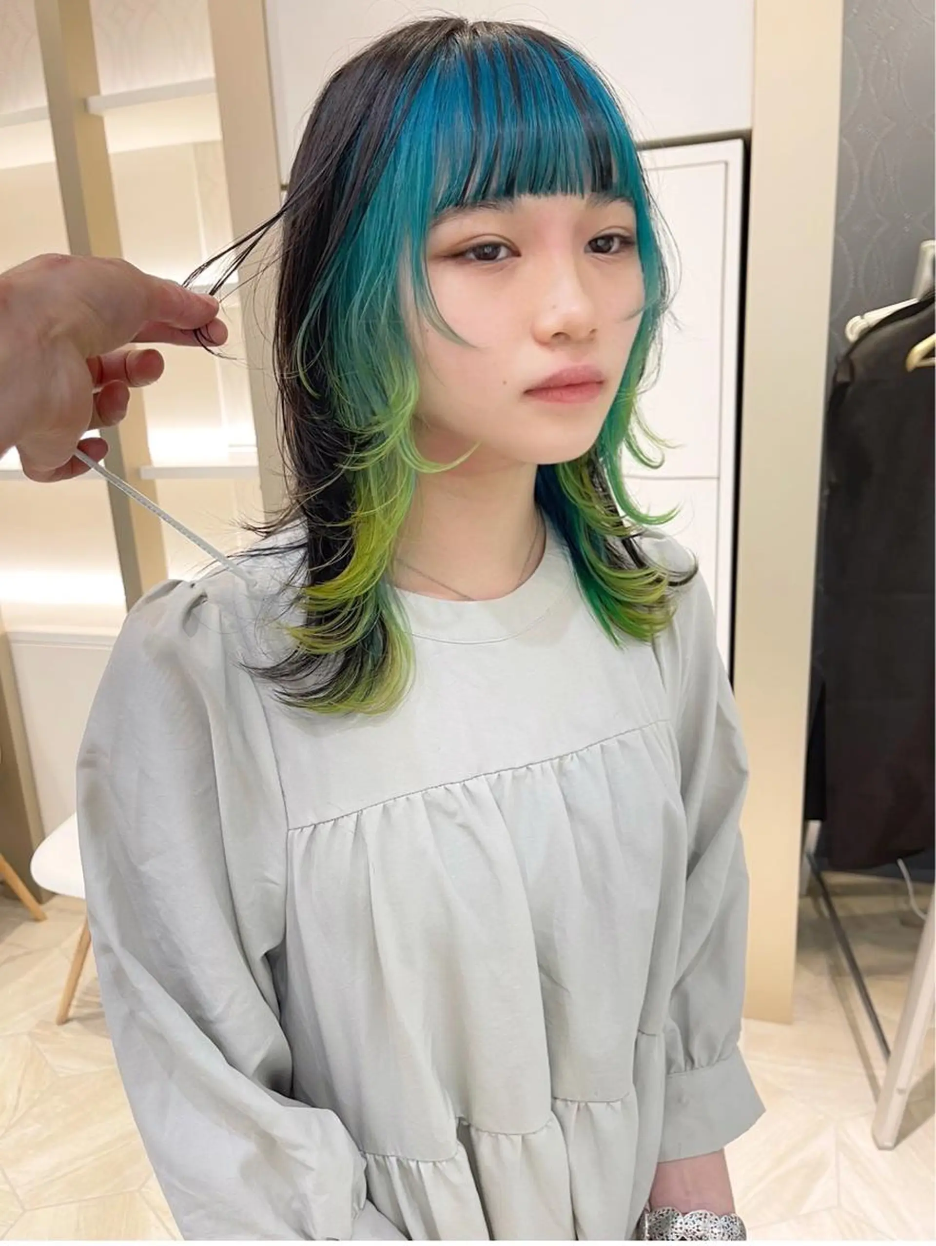 ミディアム カラー ヘアアレンジ ハイトーンカラー ALLY所属・ウルフカット / ケアブリーチのヘアスタイル