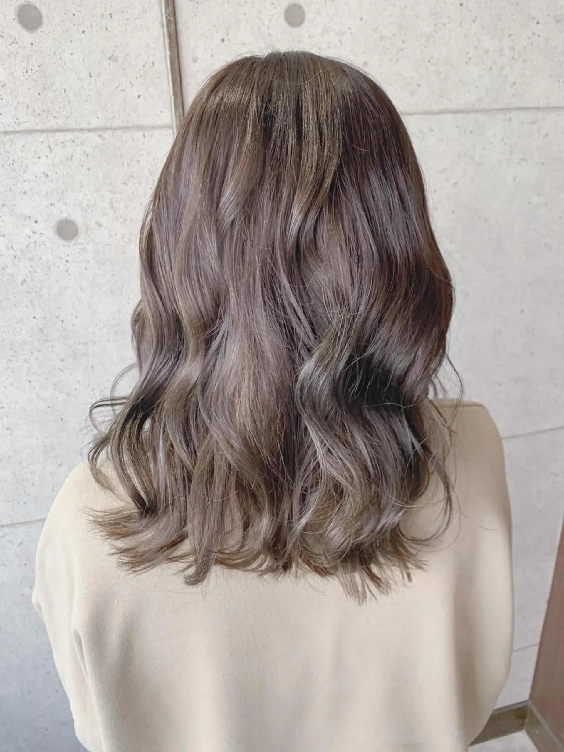 ミディアム カラー 福森 みずきのヘアスタイル