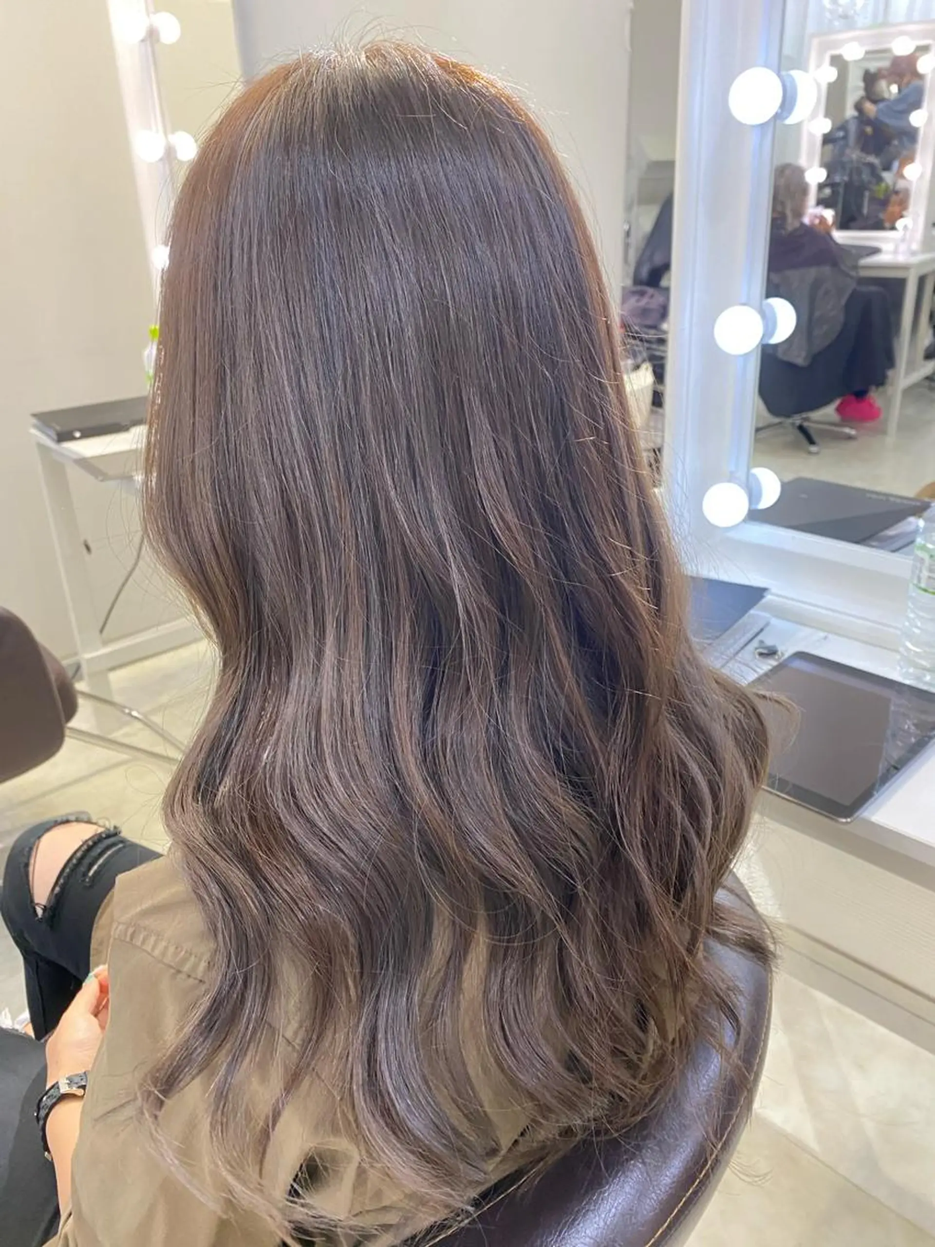 カラー アッシュ アッシュグレー アッシュグレージュ バレイヤージュ ミストバング デザインカラー MIKU🦋のヘアスタイル