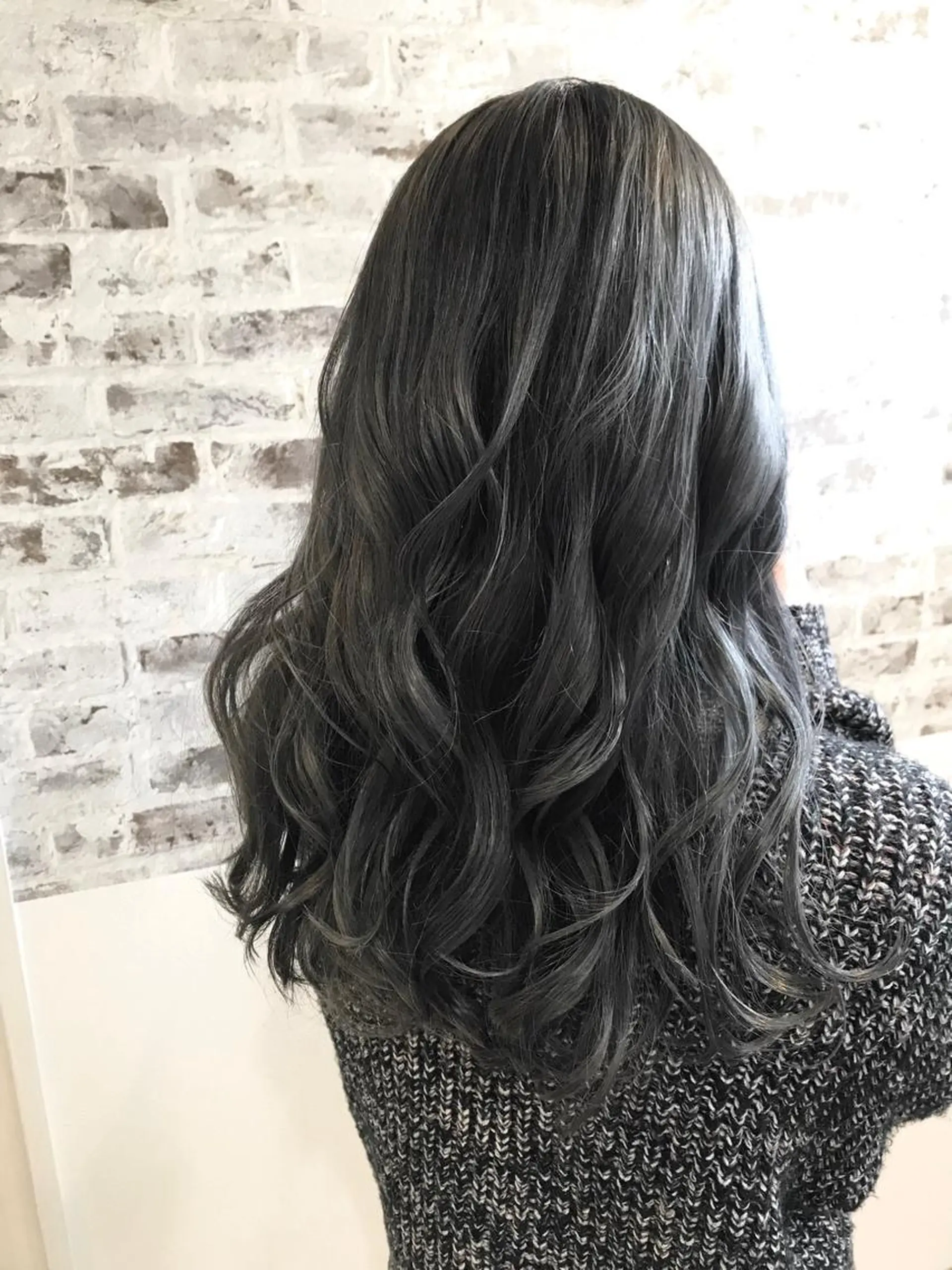 ロング カラー 透明感カラー ダークグレー ダークグレージュ グレージュ SoL所属・SoL ソルのヘアスタイル