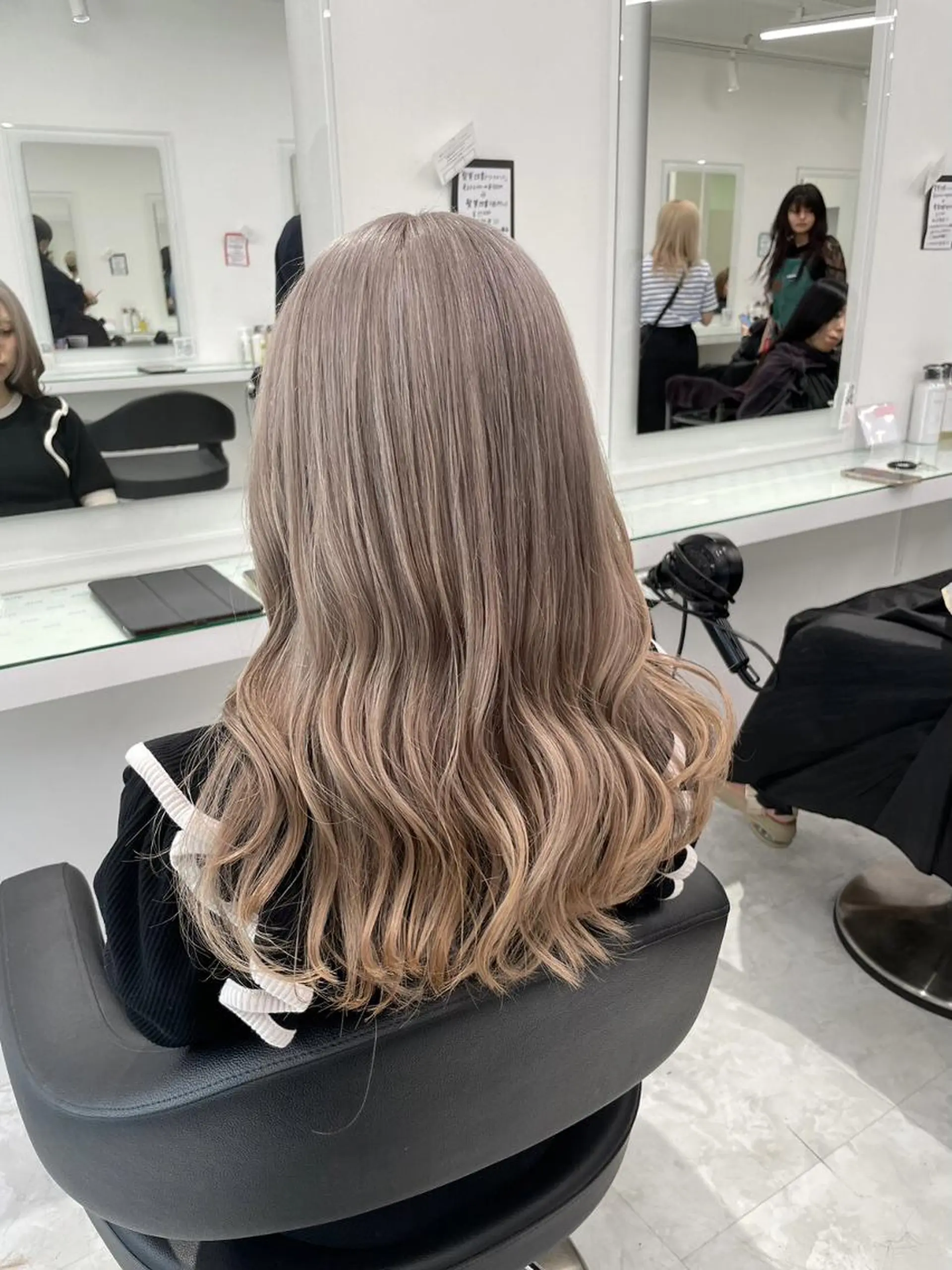 カラー セミロング 似合わせハイトーン♡ みつきのヘアスタイル
