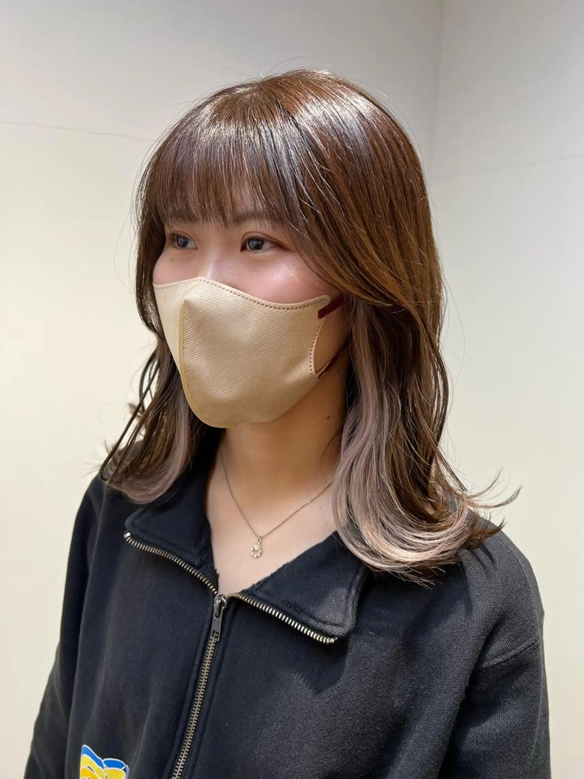 セミロング カラー 中井 一葉のヘアスタイル