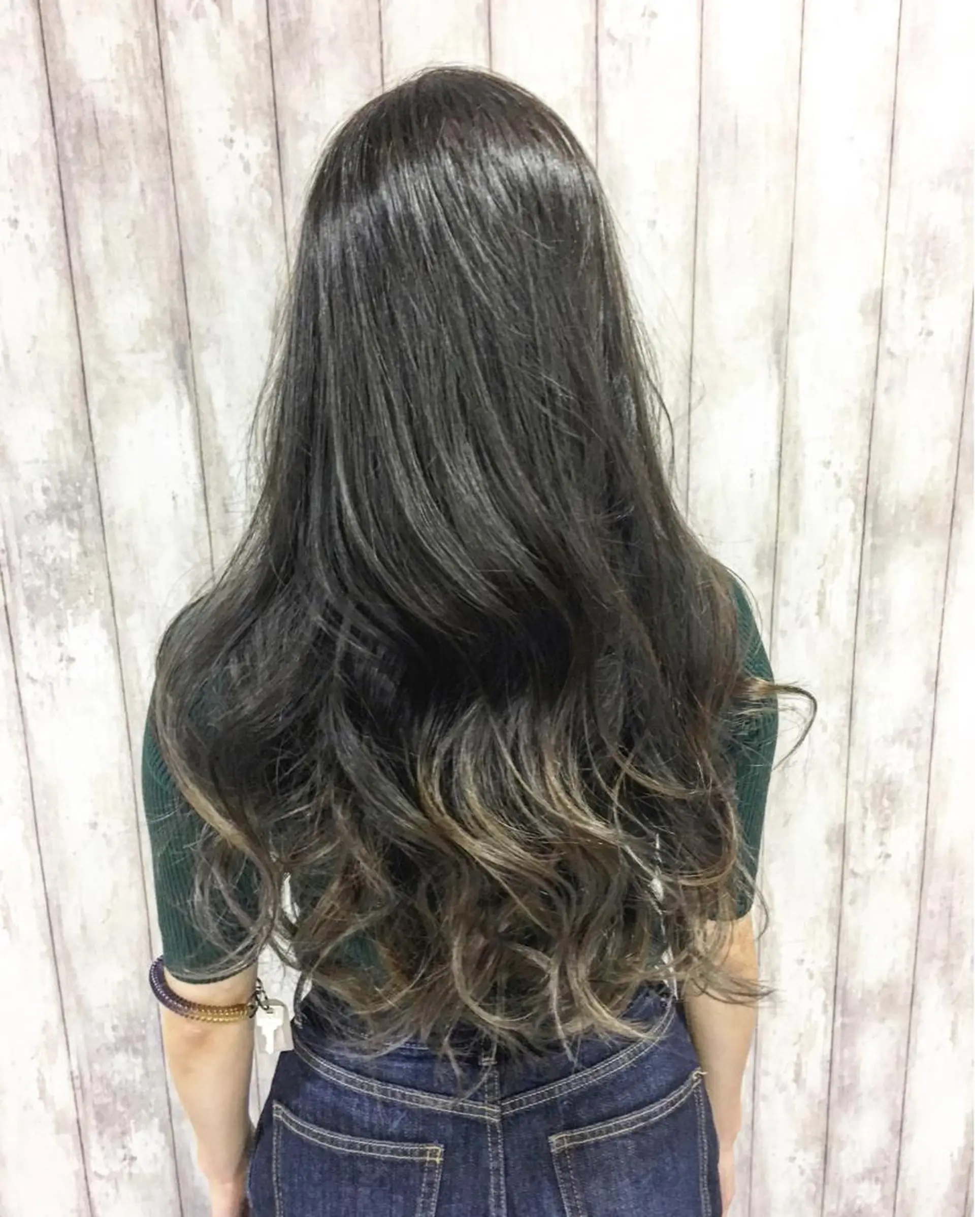 ロング カラー グラデーションカラー boutique misakiのヘアスタイル