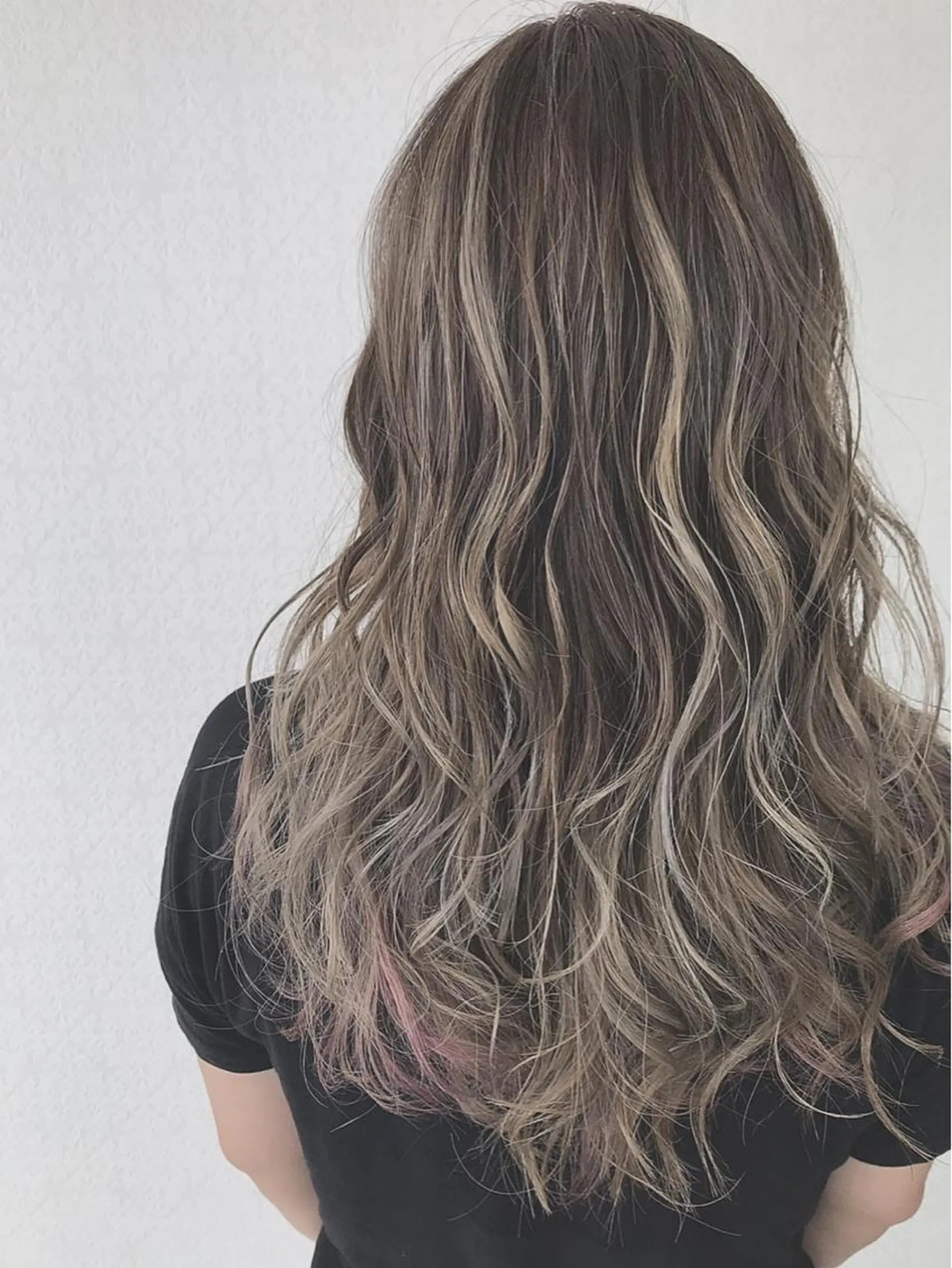 カラー ベージュカラー ハイライトカラー ヘアカラー トリートメント 豊田 恭平のヘアスタイル