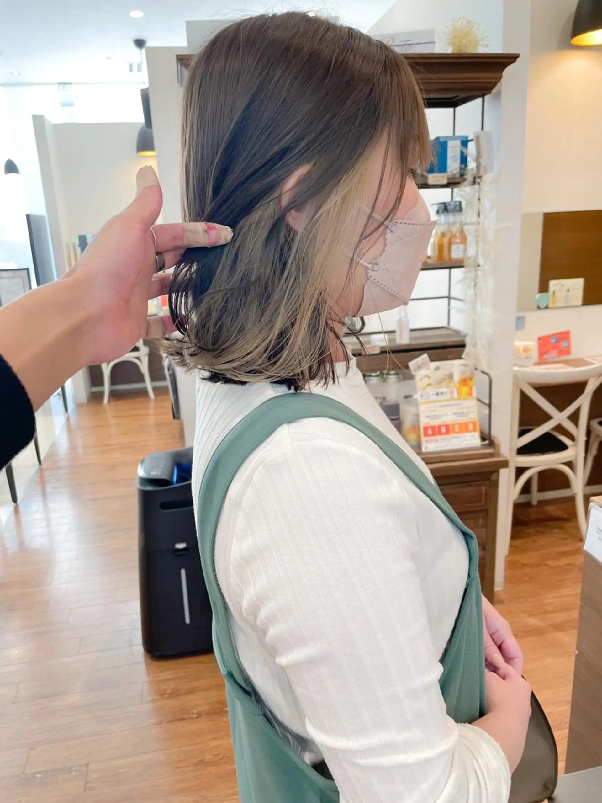 ショート カラー ベージュカラー イヤリングカラー ミルクティーベージュ ヘアカラー 髪質改善/ブリーチ 田代 龍我のヘアスタイル