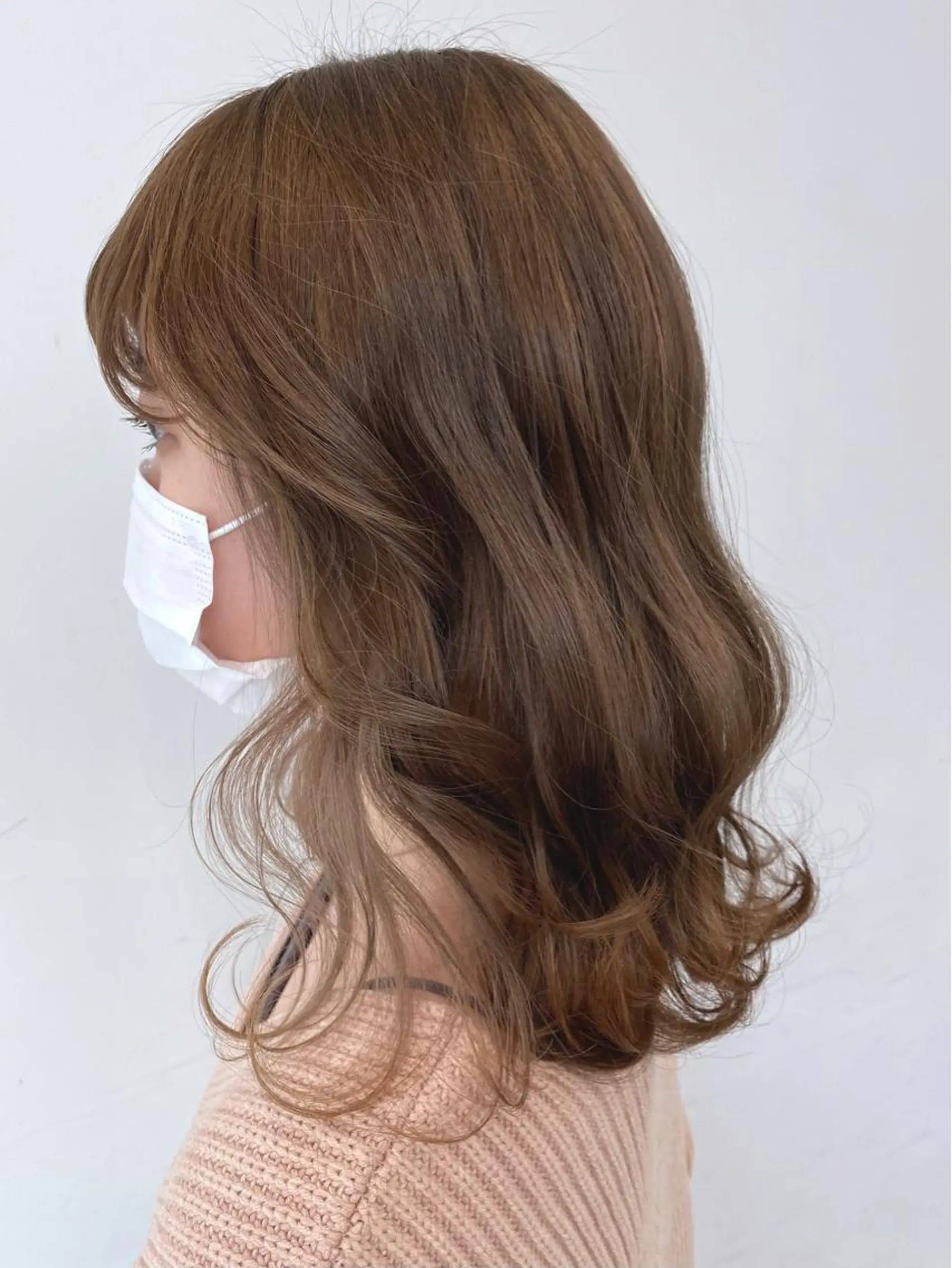 ミディアム カラー ヘアアレンジ ベージュカラー ブリーチ イヤリングカラー ホワイトベージュ ヘアカラー トリートメント 🦄インナーカラー 🦄貫井彩花のヘアスタイル