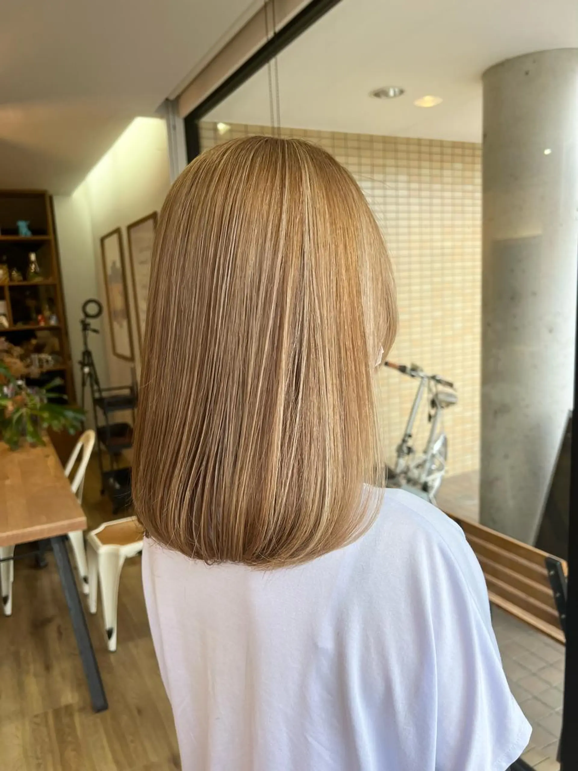 ミディアム カラー ベージュカラー ハイライトカラー ハイライト ヘアカラー トリートメント 堀 望美のヘアスタイル