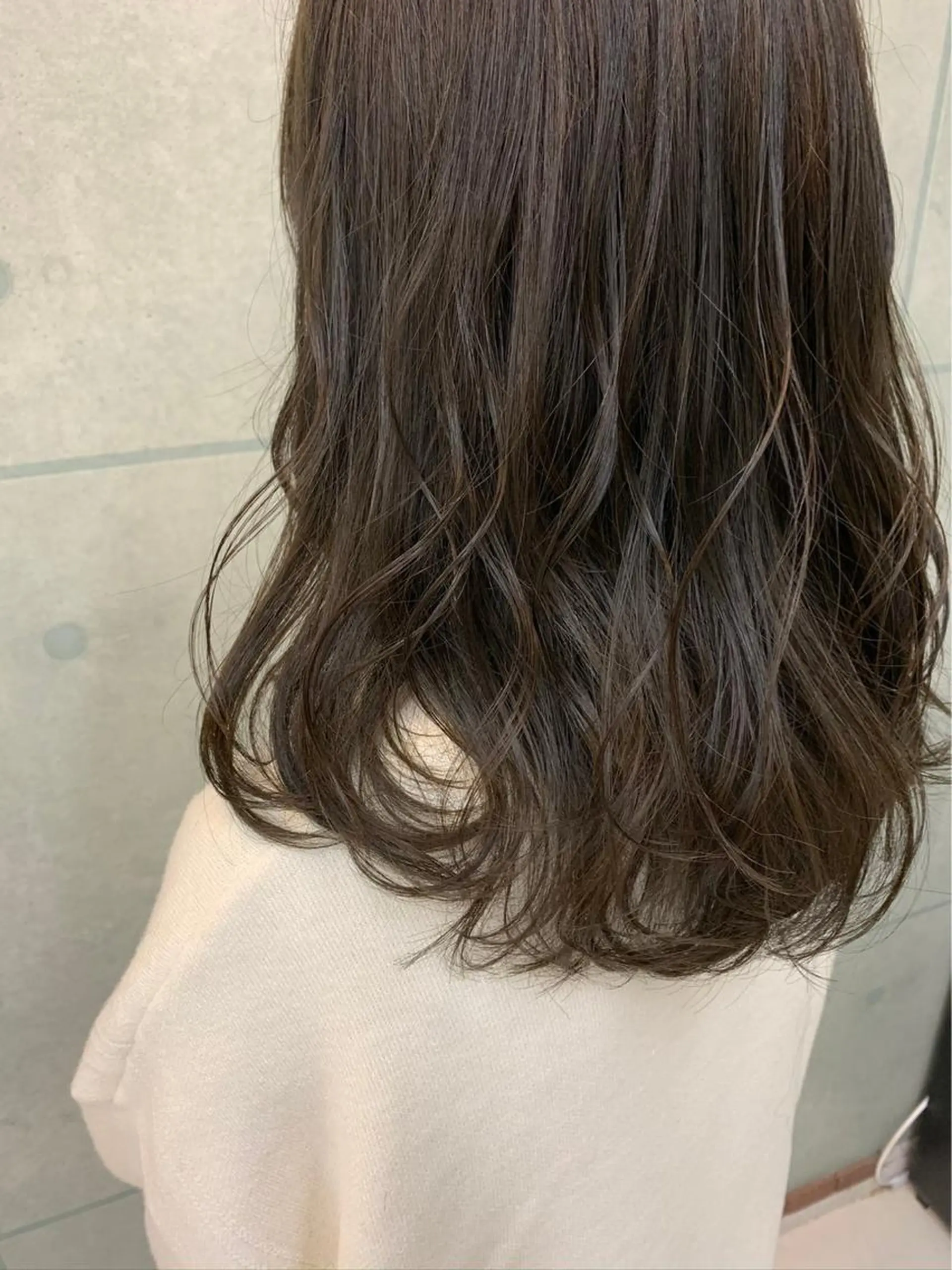 セミロング カラー アディクシーカラー グレージュ オリーブカラー neaf【六本木】所属・韓国/愛されレイヤー 六本木/yuri🎀のヘアスタイル
