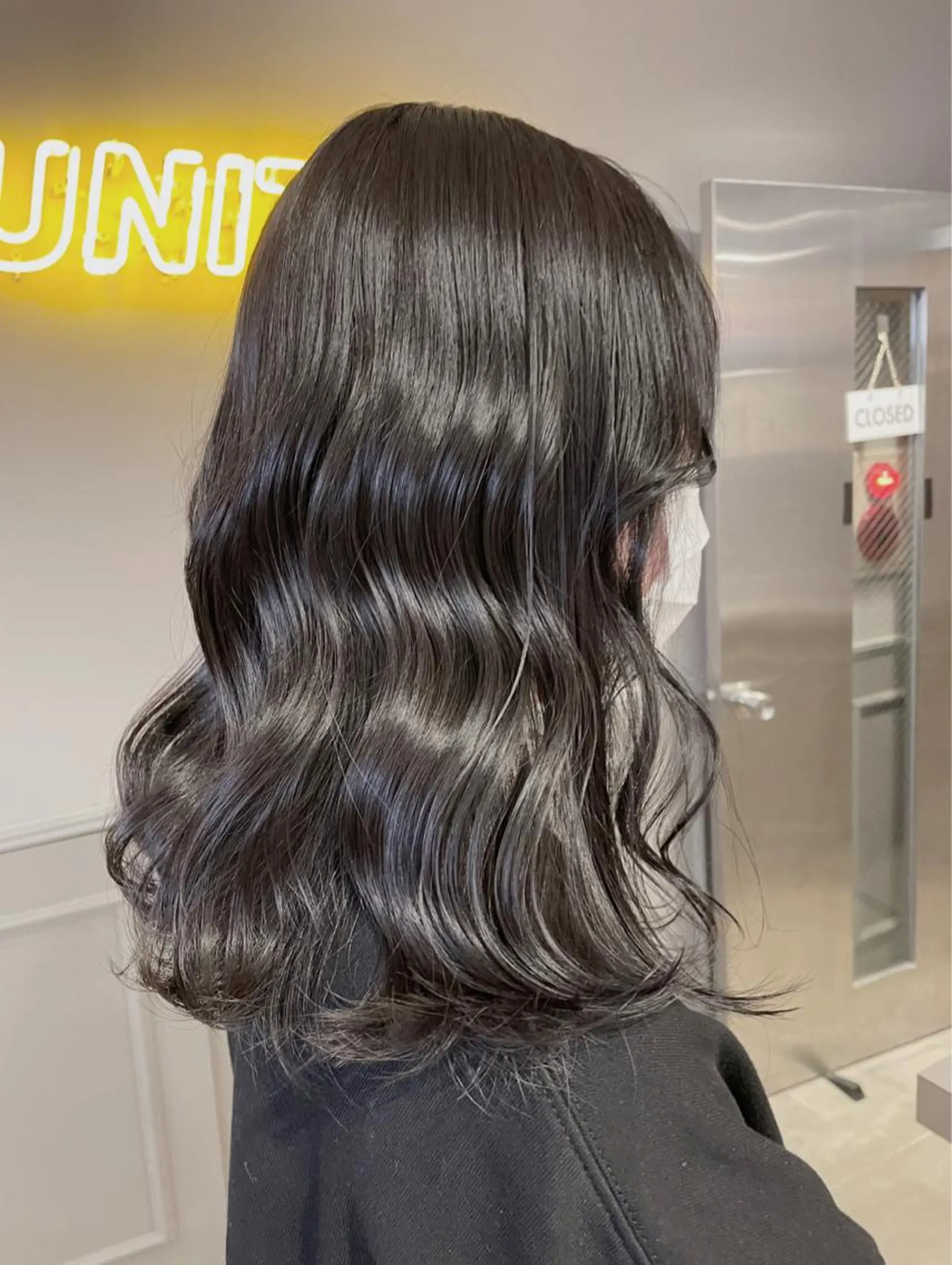 ミディアム カラー カット ヘアカラー トリートメント ヘッドスパ ヘアセット 韓国レイヤー ハッシュカットのヘアスタイル