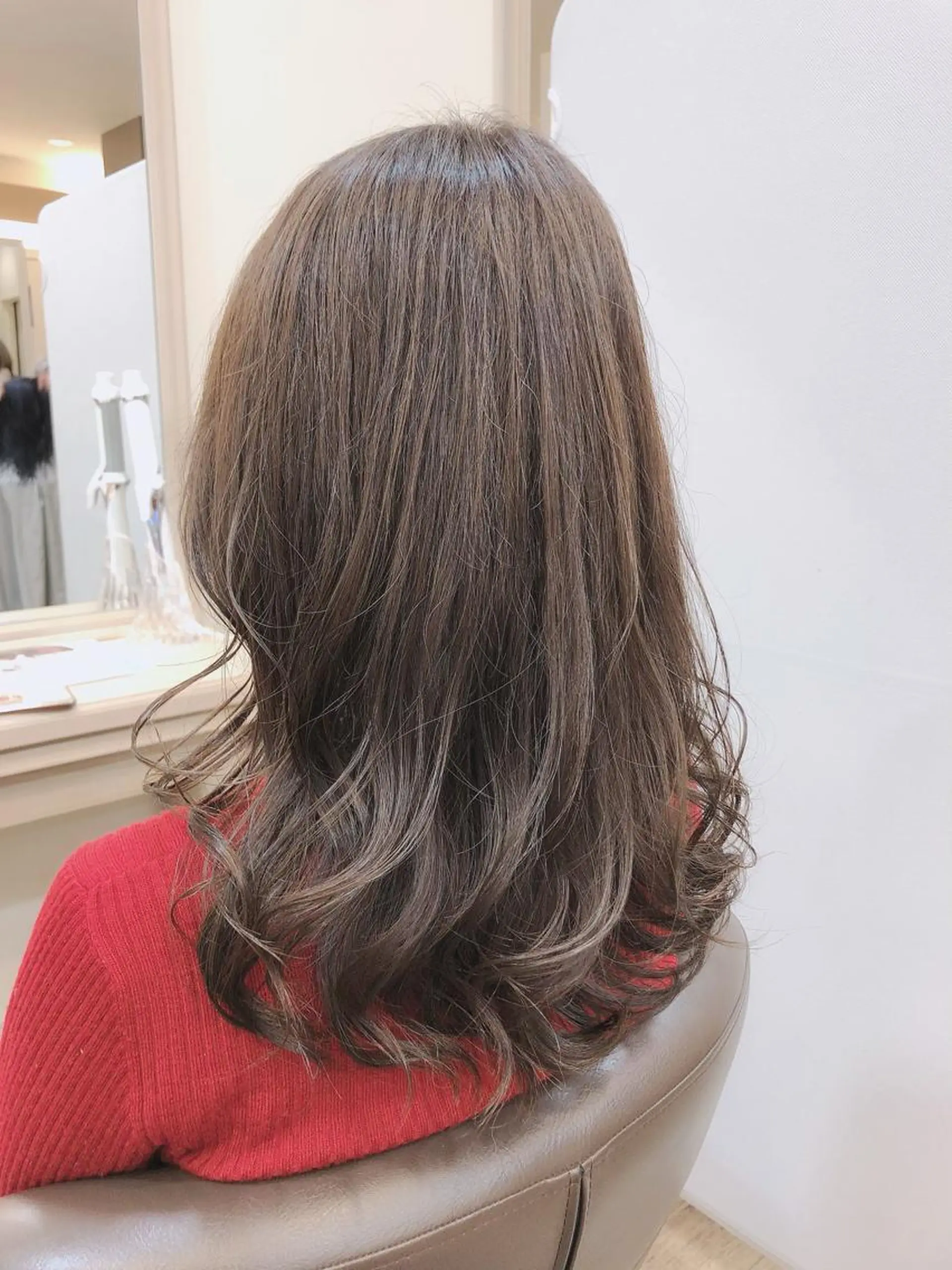 セミロング カラー グレージュ イルミナカラー カット ヘアカラー 尚平 髪質改善 大人のデザインカラーのその他イメージ