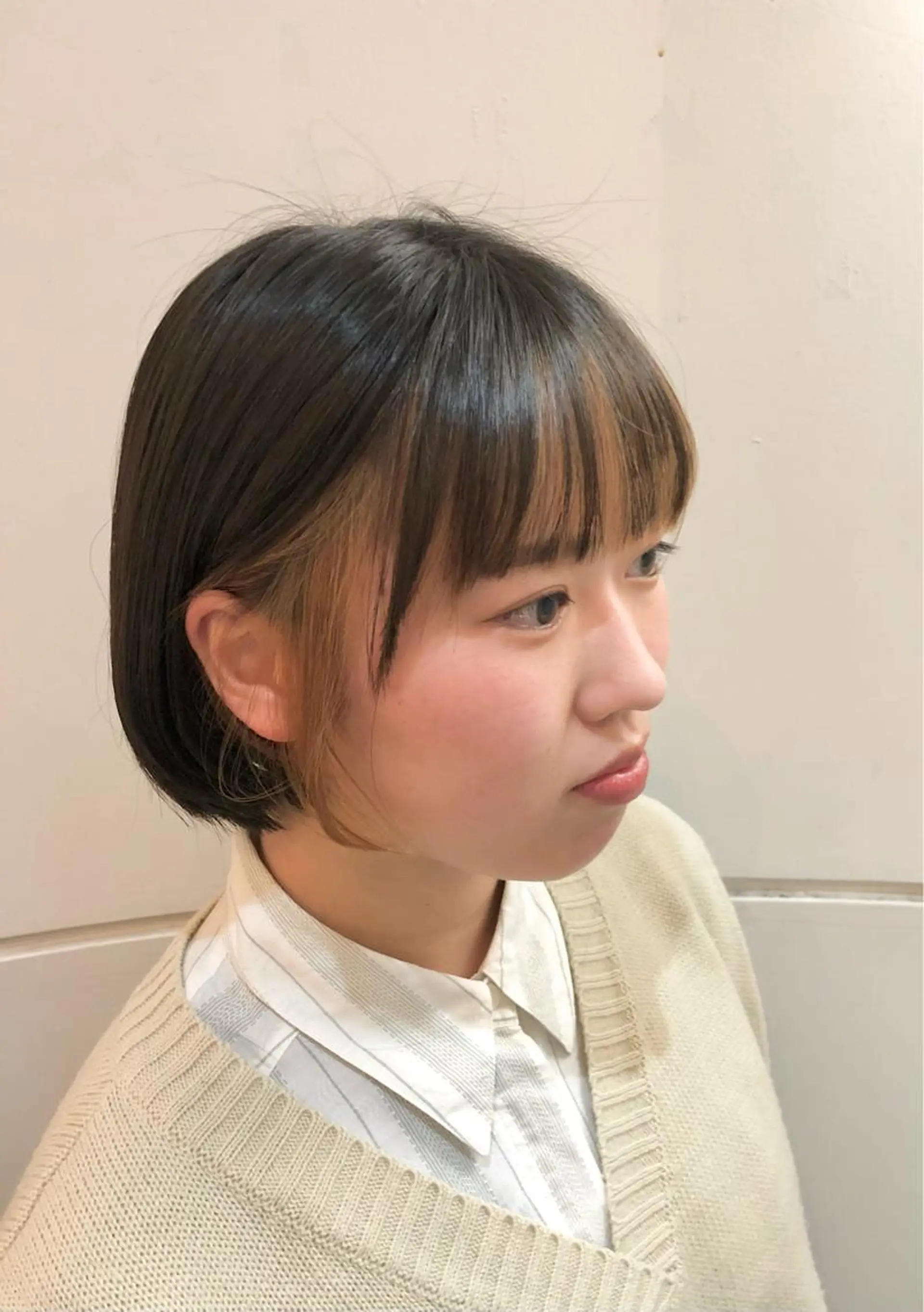 ショート カラー ミストバング ベージュカラー  フェイスフレーミング ボブ レイヤー/韓国 ハイトーン興津史弥のヘアスタイル