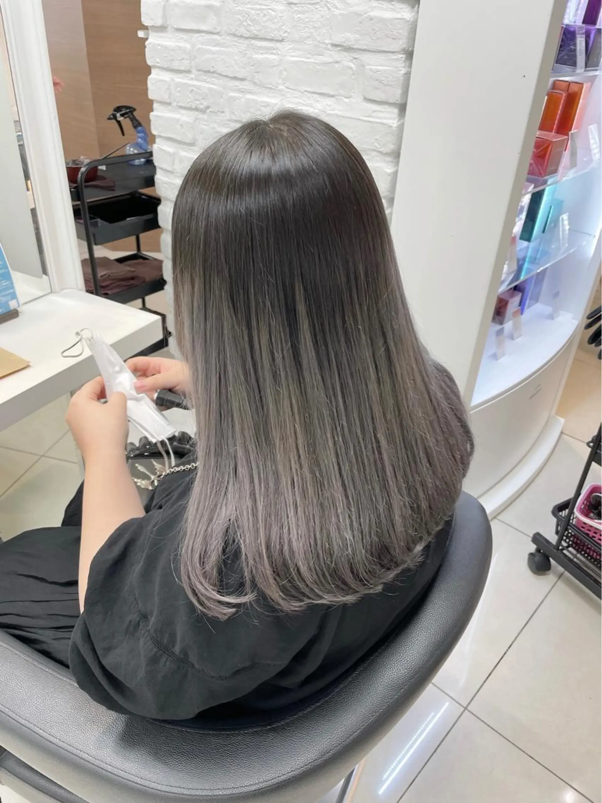 ロング カラー ダークグレー デザインカラー グレージュ カット ヘアカラー トリートメント 【デザインカラー】 粥川佳日望のヘアスタイル
