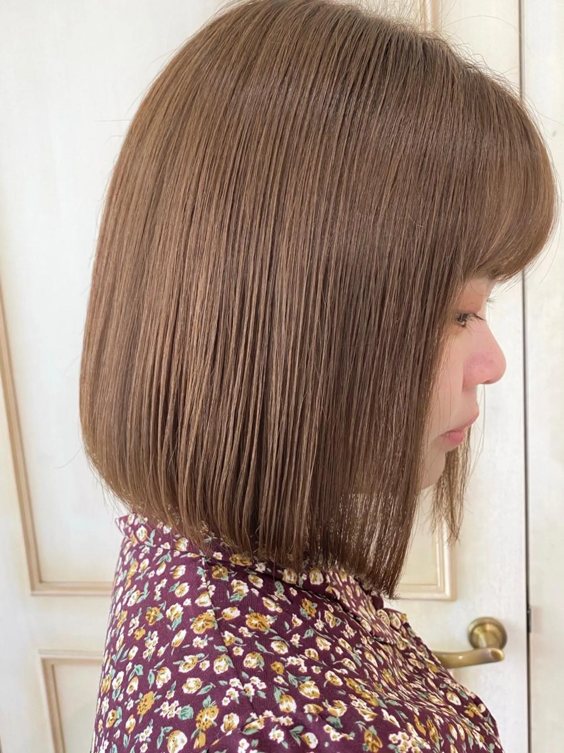 ショート カラー グレージュ ミルクティーグレージュ 縮毛矯正⭐️ TAKAHIROのヘアスタイル